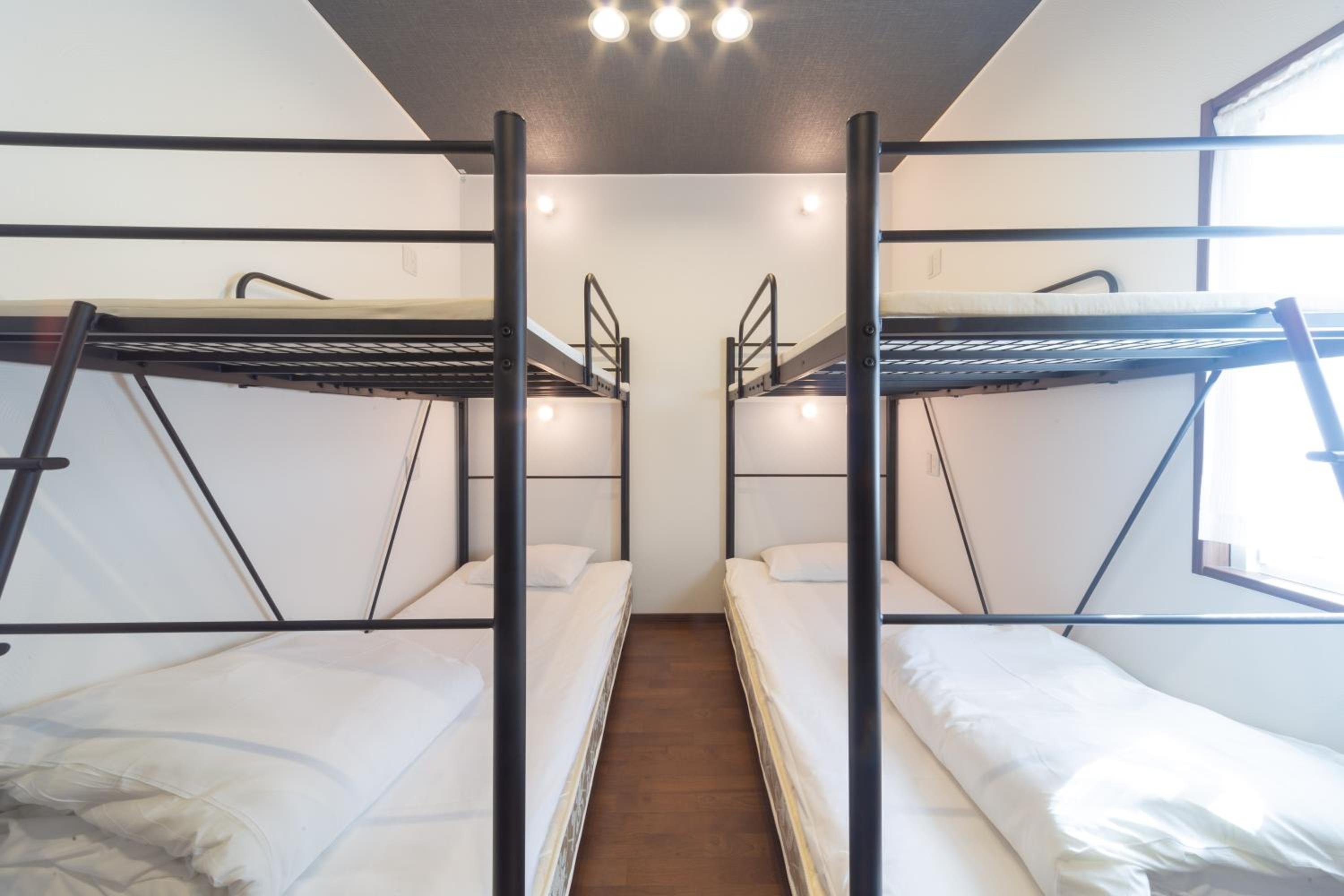 Economy Quadruple Room photo 2
