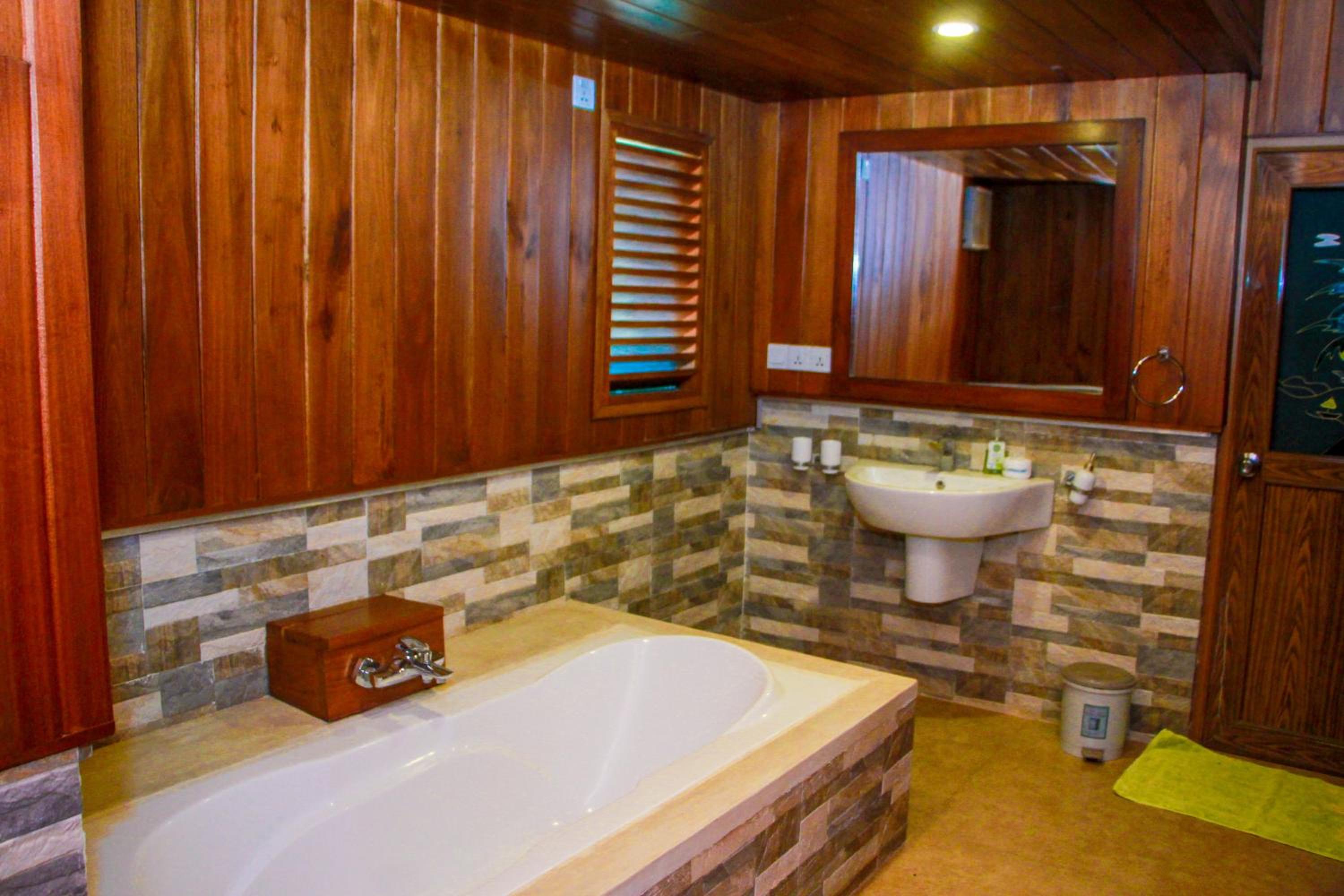 Triple Room with Lake View photo 3