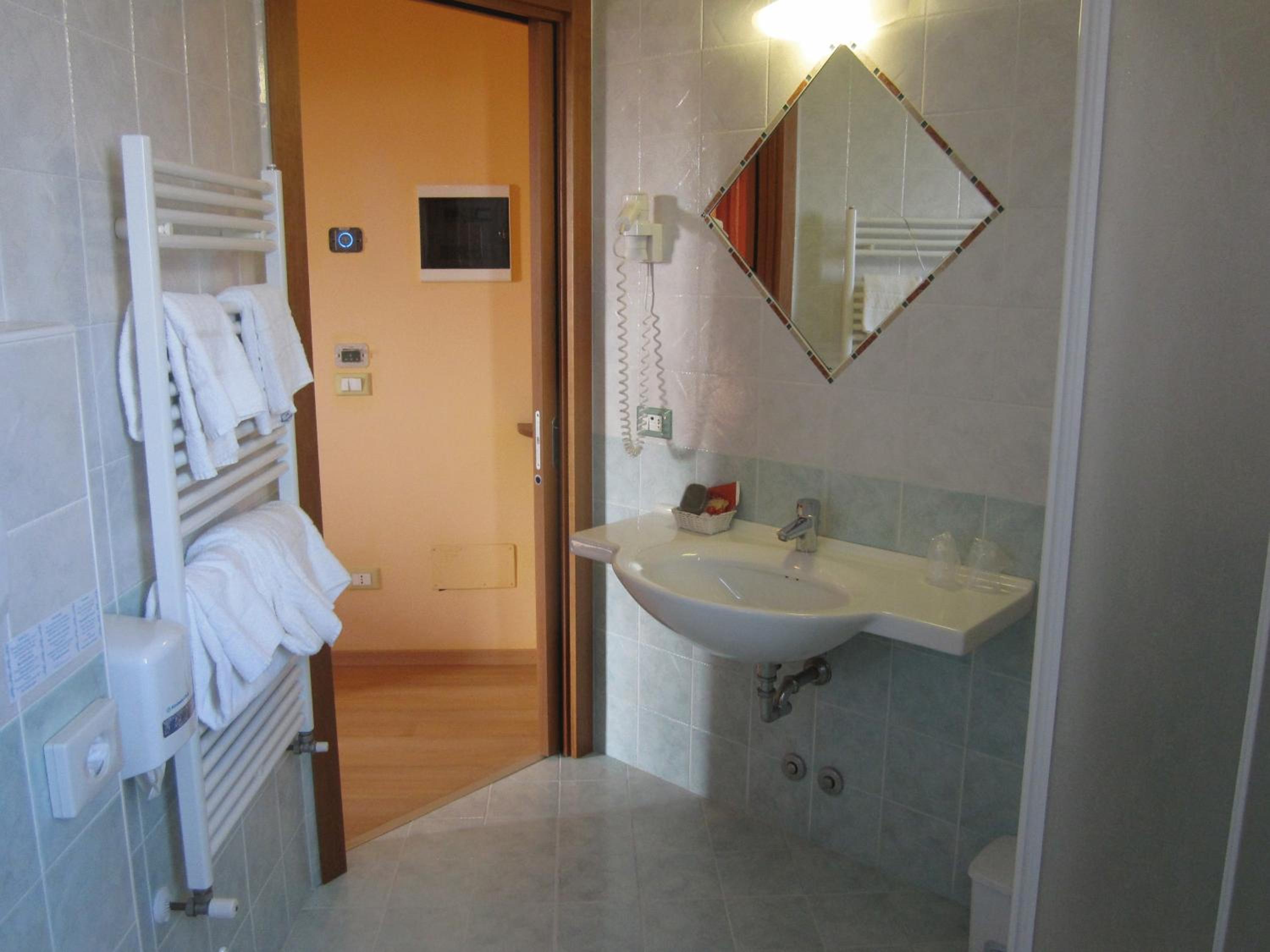 Junior Suite with Balcony (2 Children + 2 Adults) photo 2