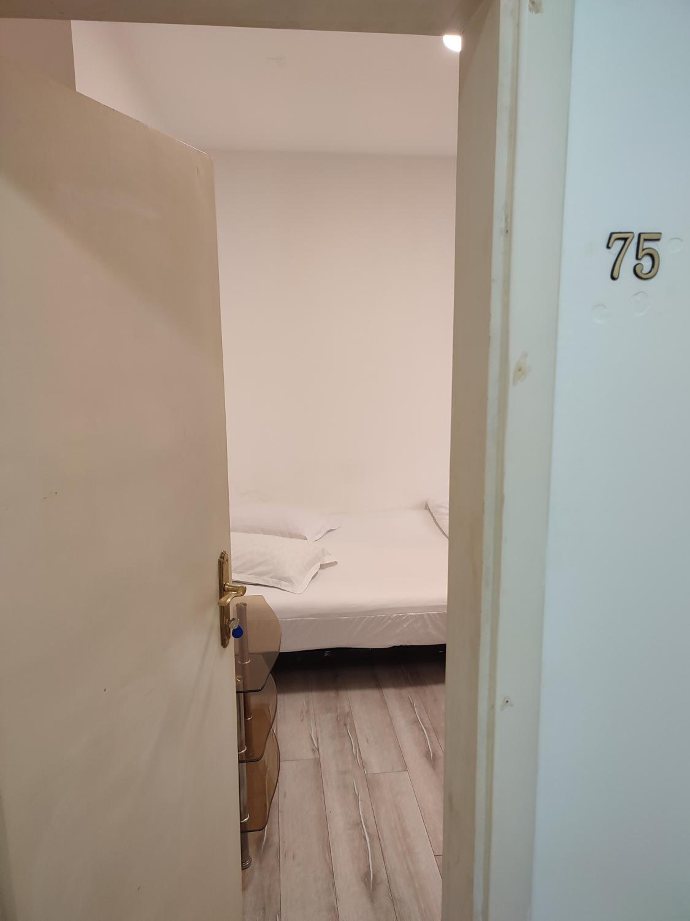 Single Room - Photo 5