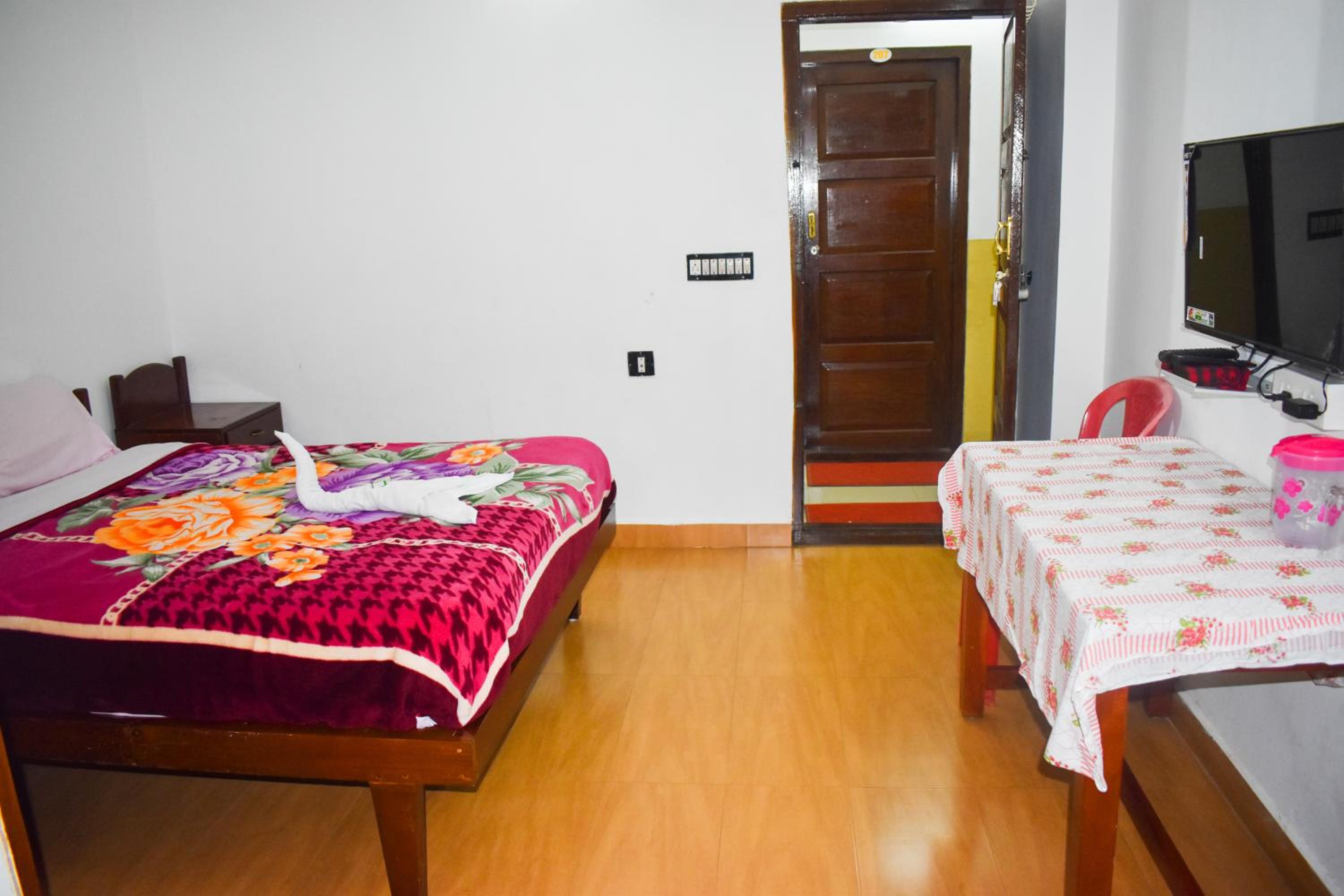 Family Room - Photo 7