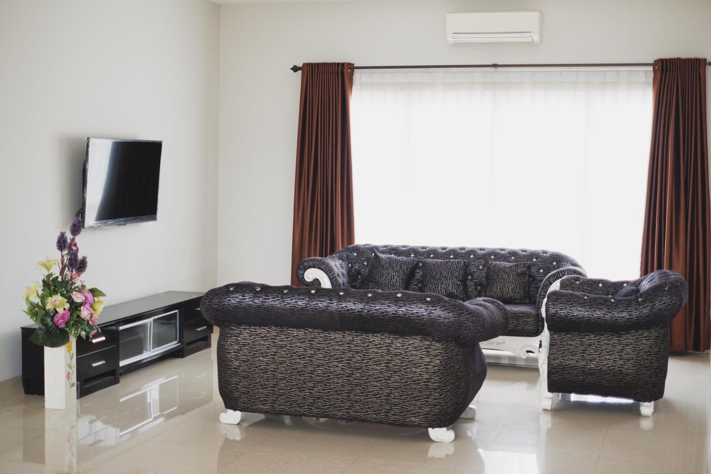 Three-Bedroom Apartment - Photo 1