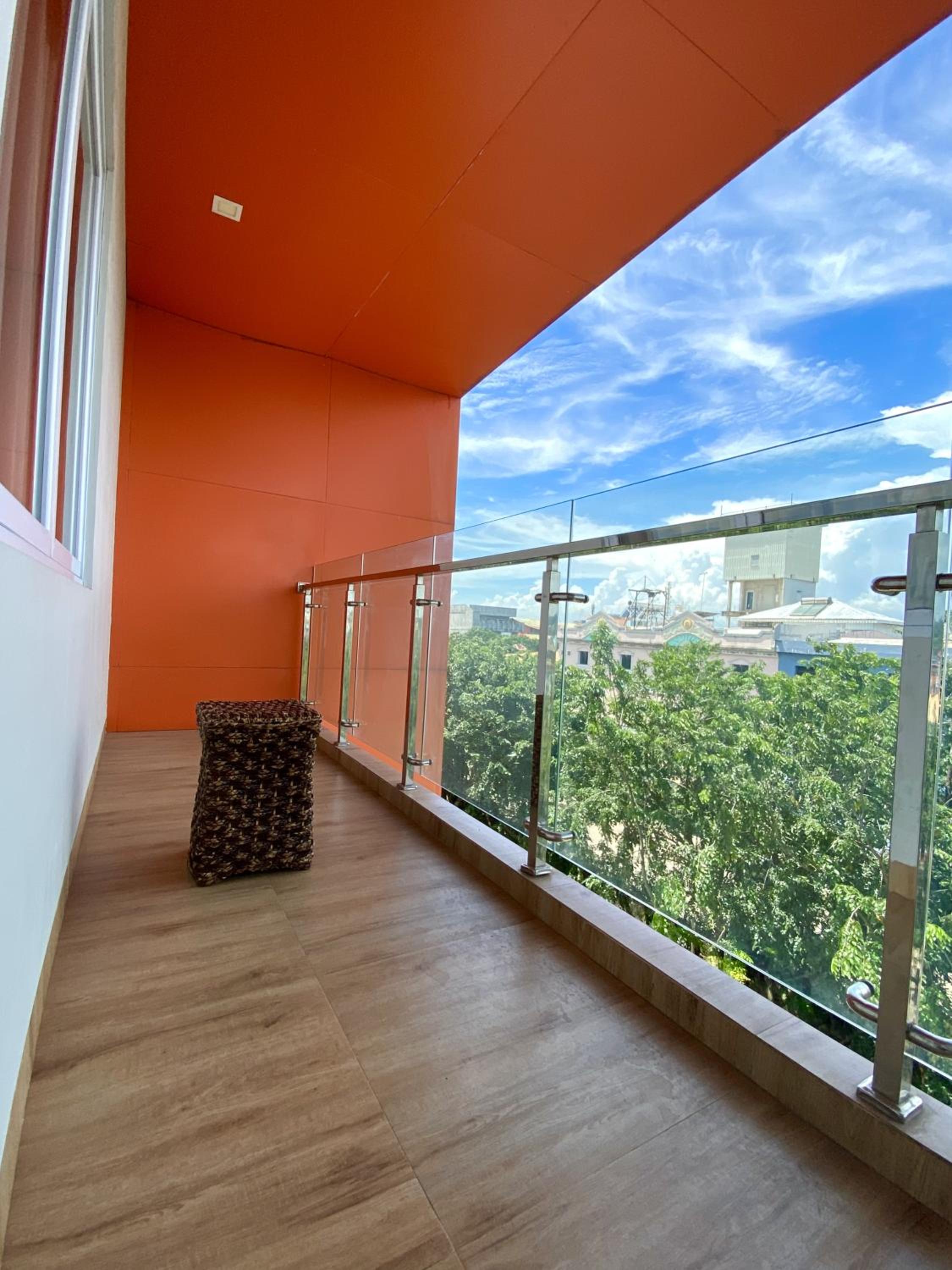 Suite with Balcony - Photo 2