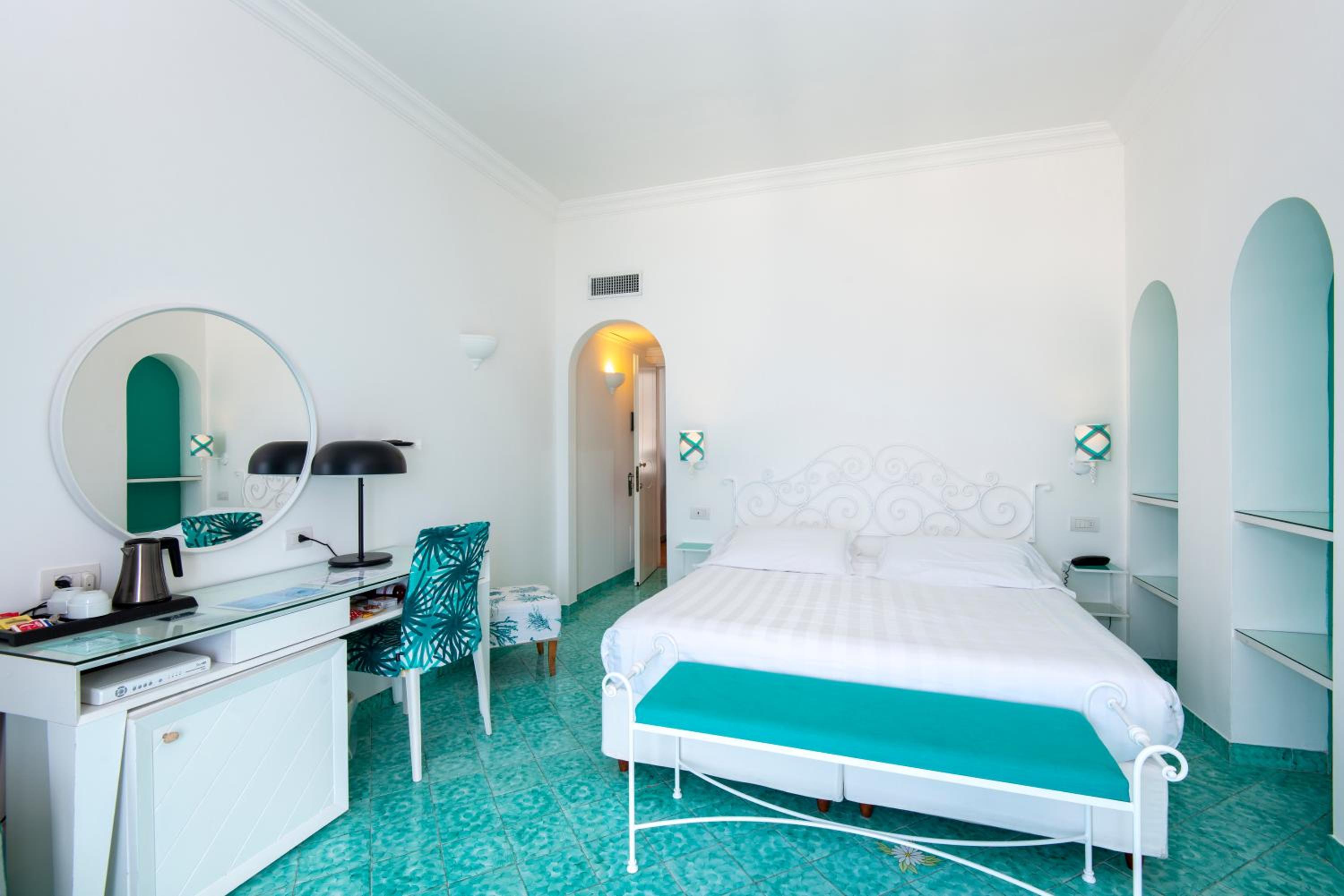 Superior Double Room with Sea View - Photo 5