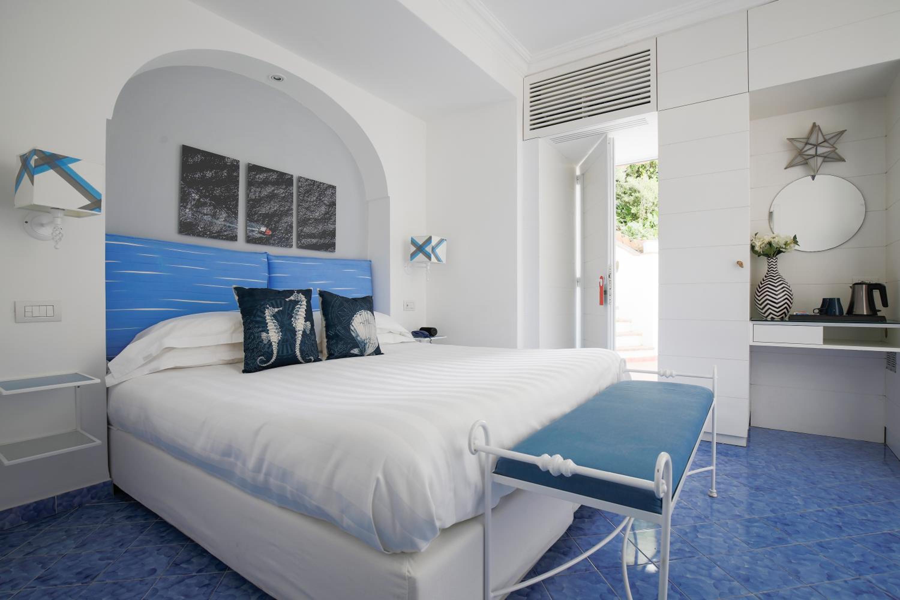 Attic Room with Private Solarium Terrace - Photo 1