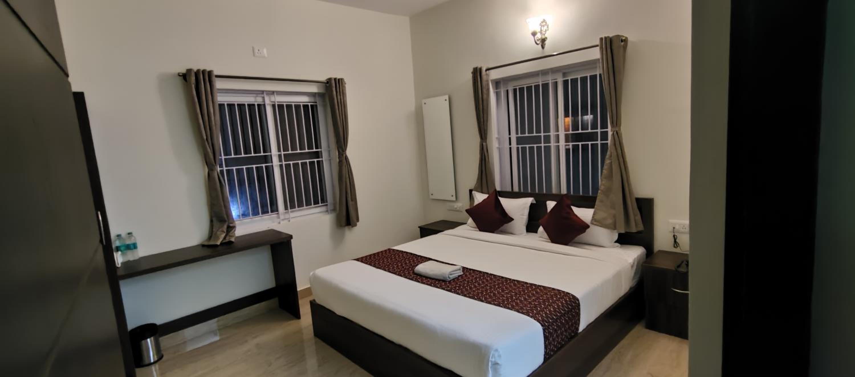 Standard Double Room with Fan - Photo 11