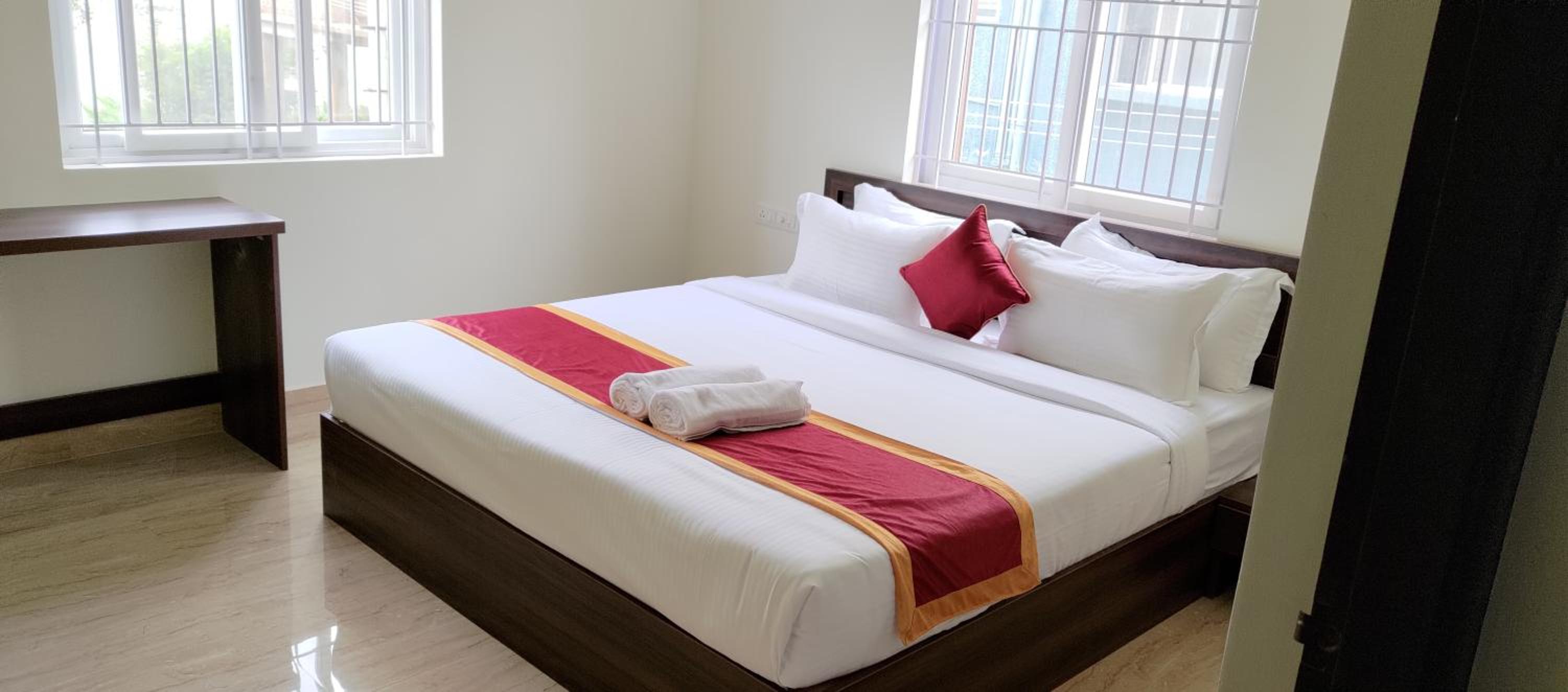 Standard Double Room with Fan - Photo 9