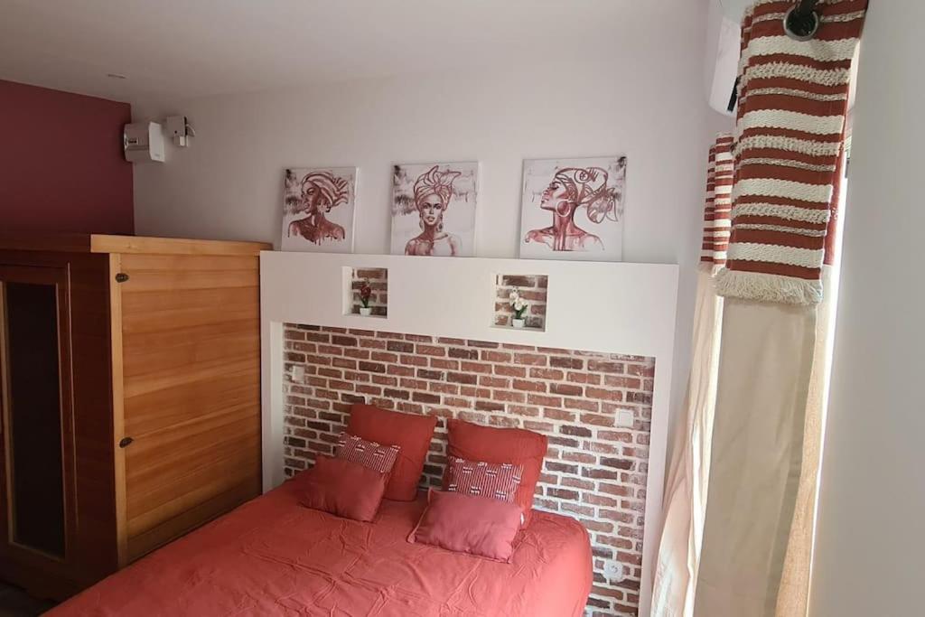 One-Bedroom House photo 1