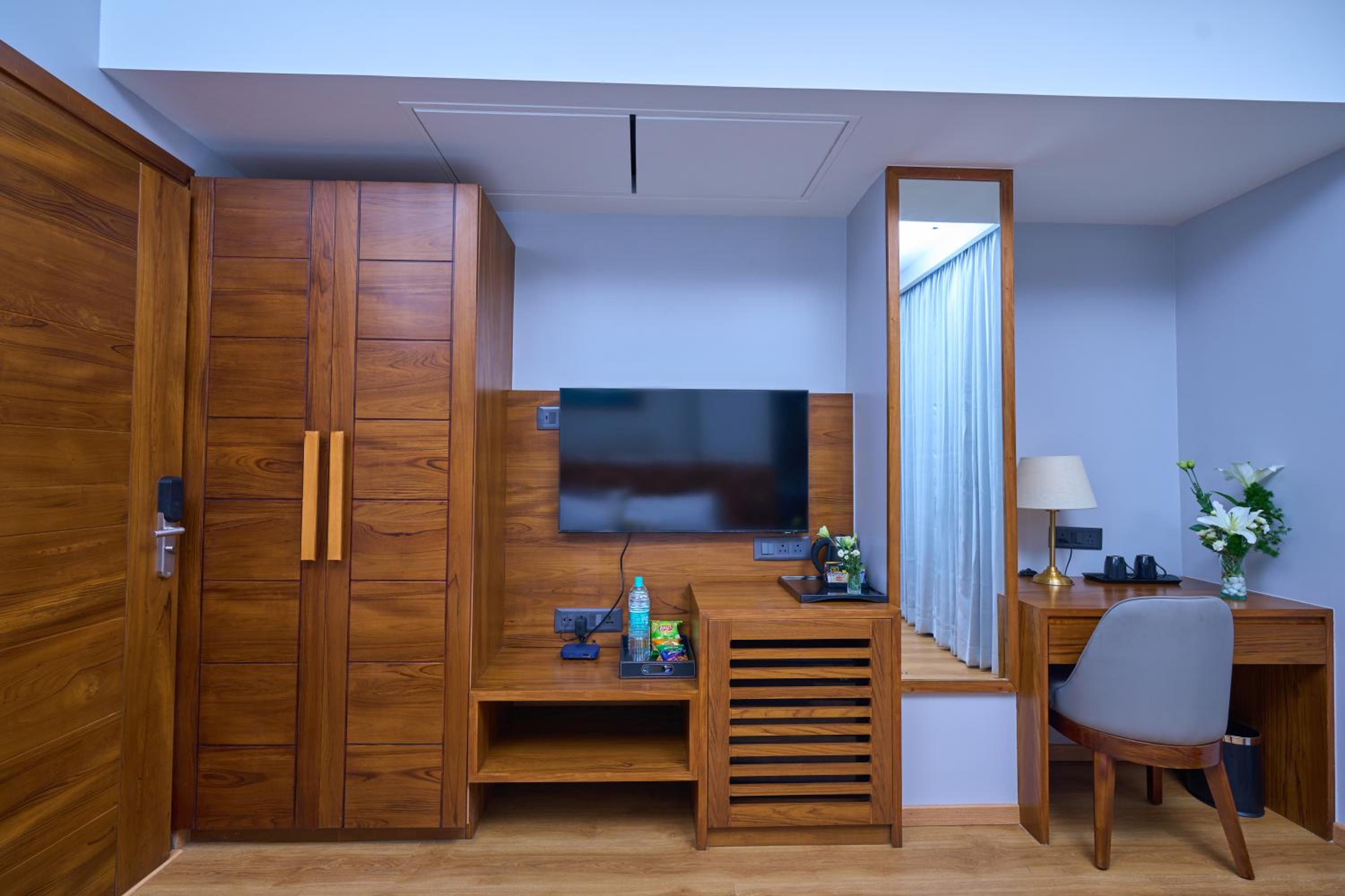 Suite - Photo 1