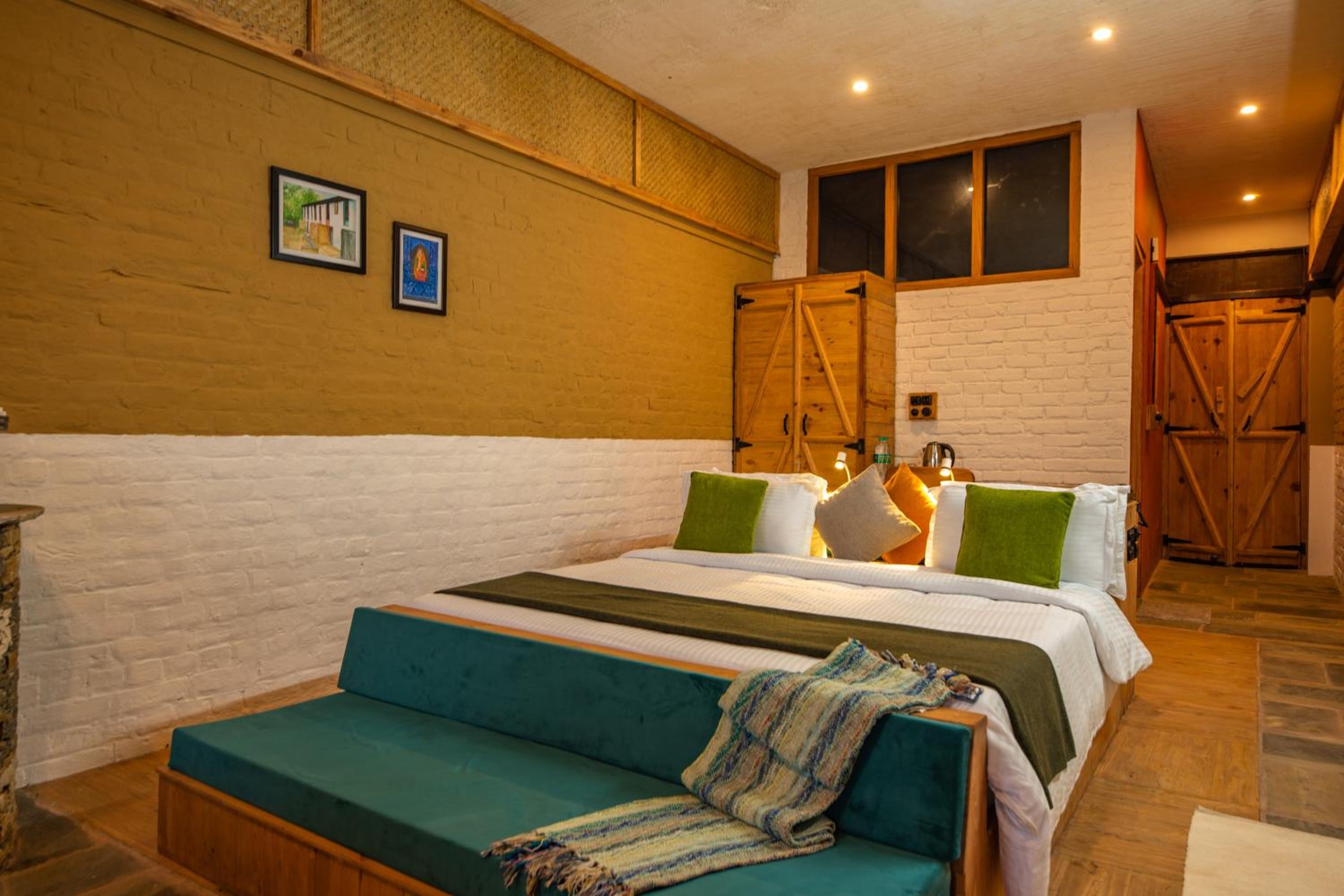 Deluxe Room (2 Adults + 1 Child) - Photo 10