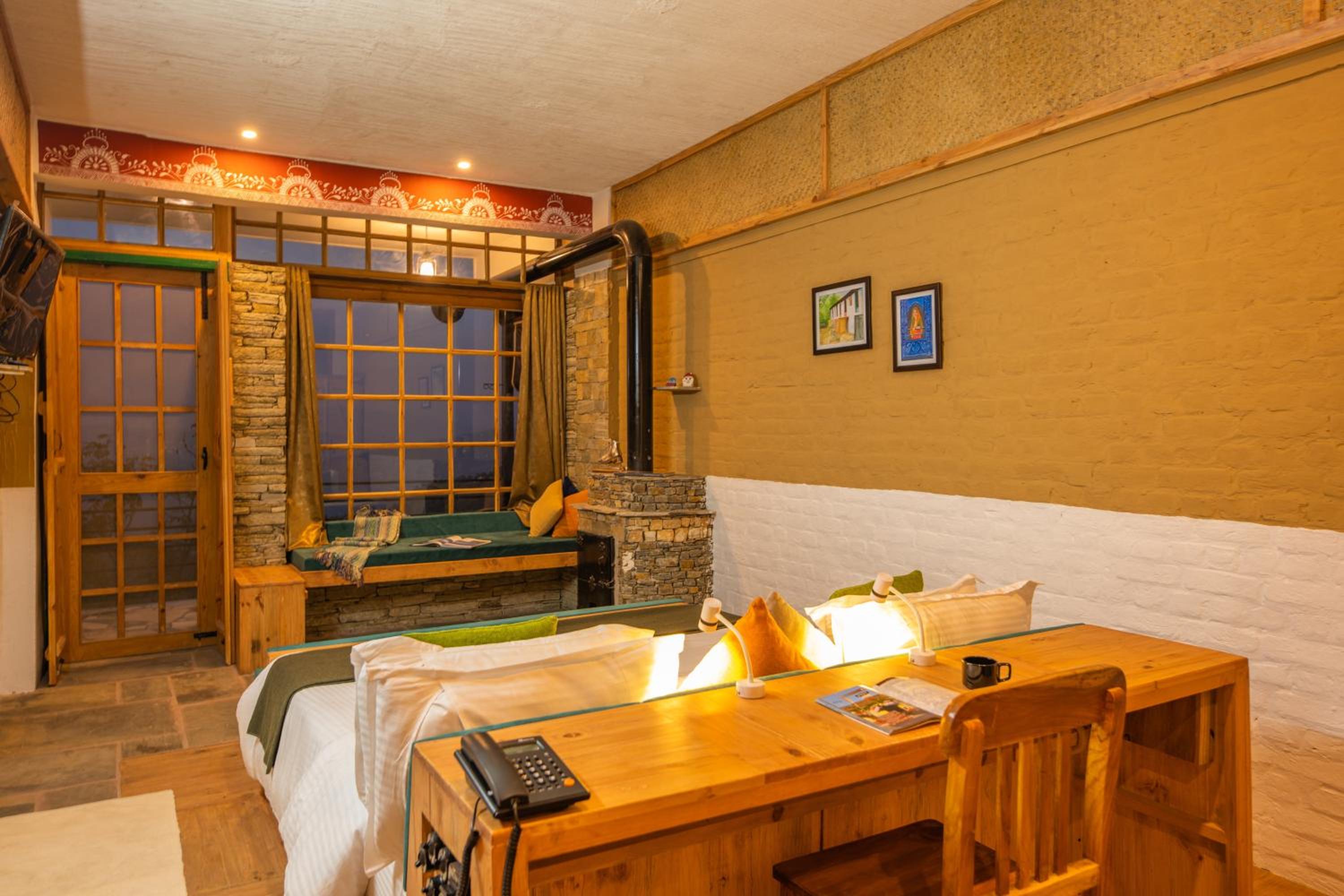 Deluxe Room (2 Adults + 1 Child) - Photo 9