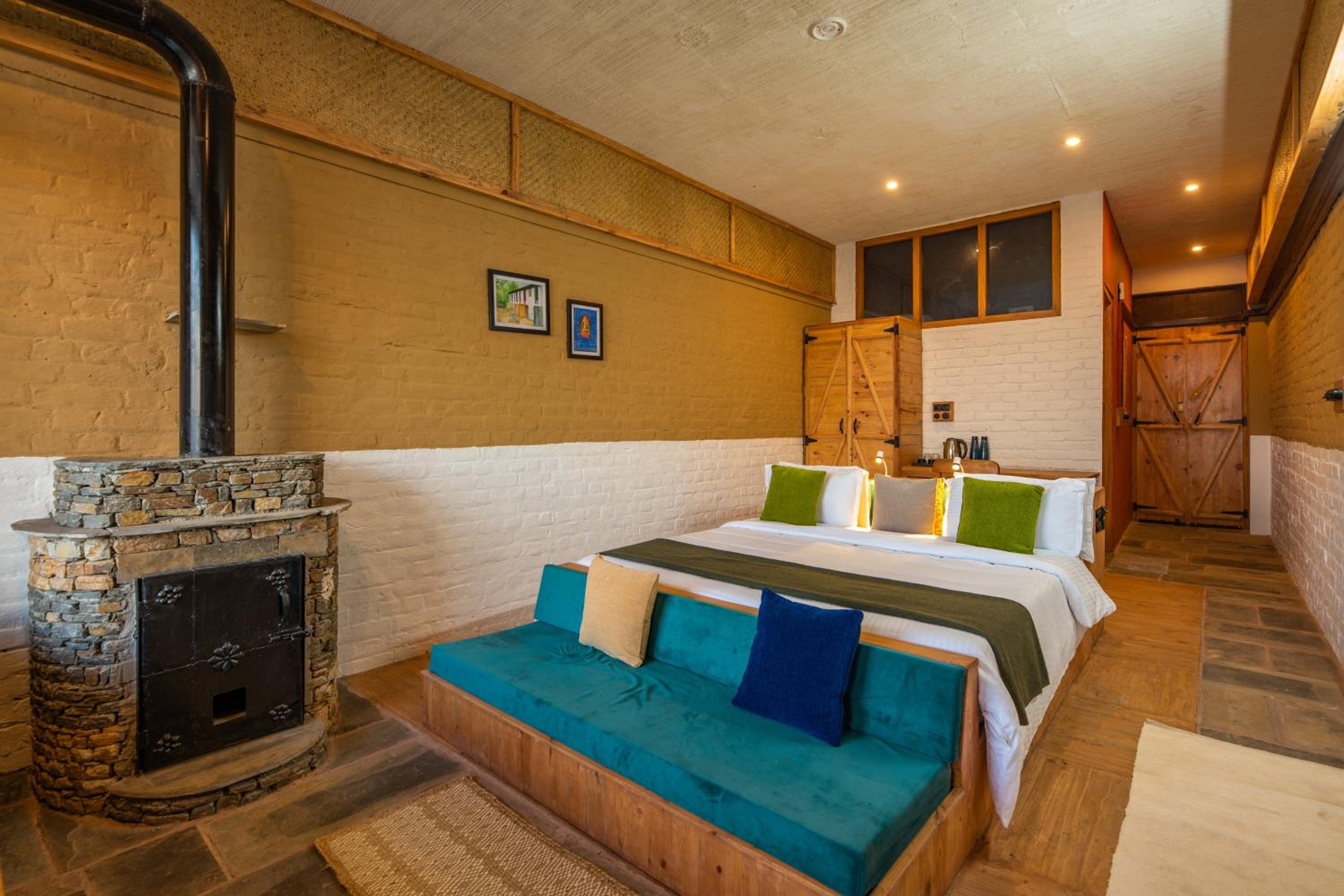 Deluxe Room (2 Adults + 1 Child) - Photo 8