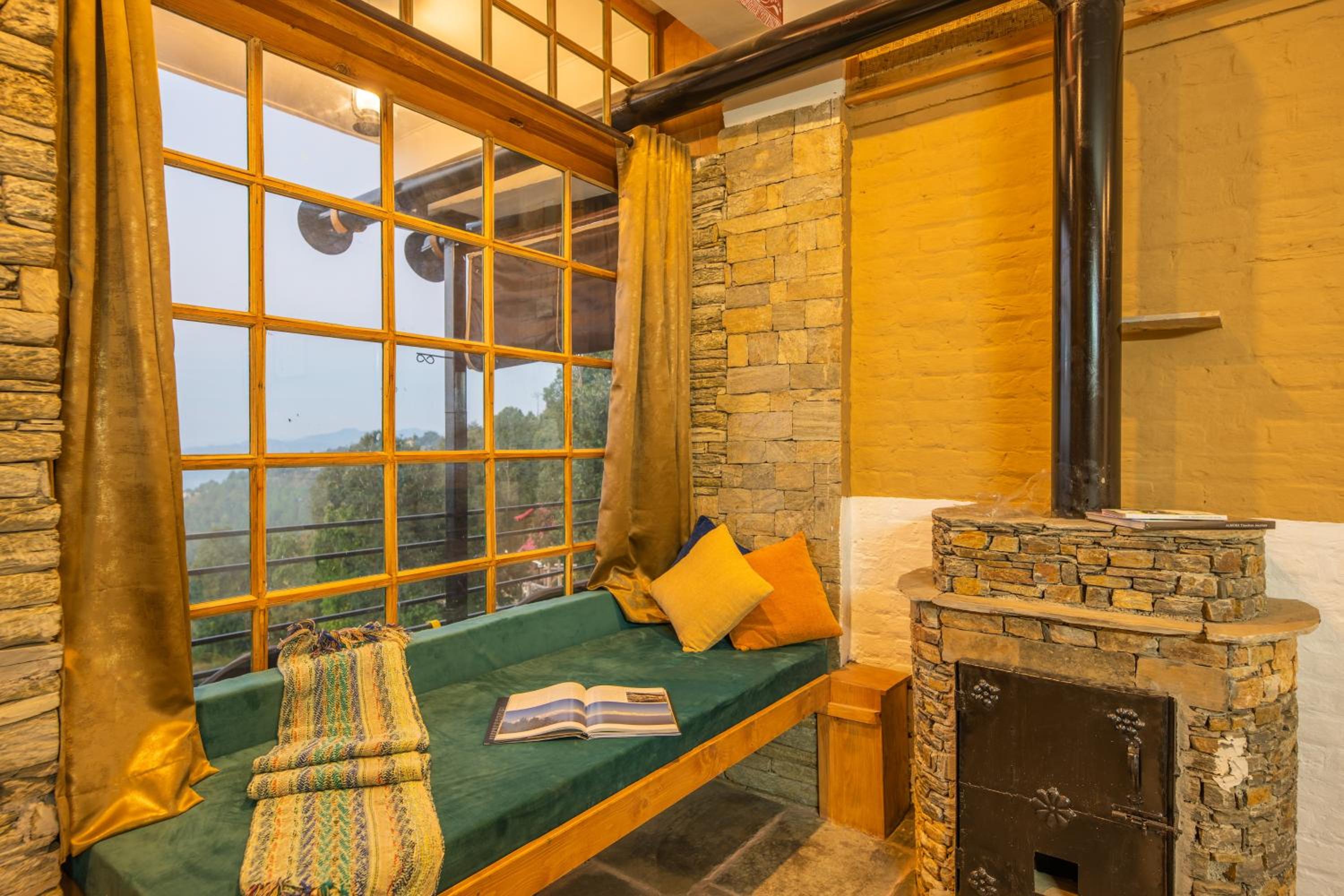 Deluxe Room (2 Adults + 1 Child) - Photo 11