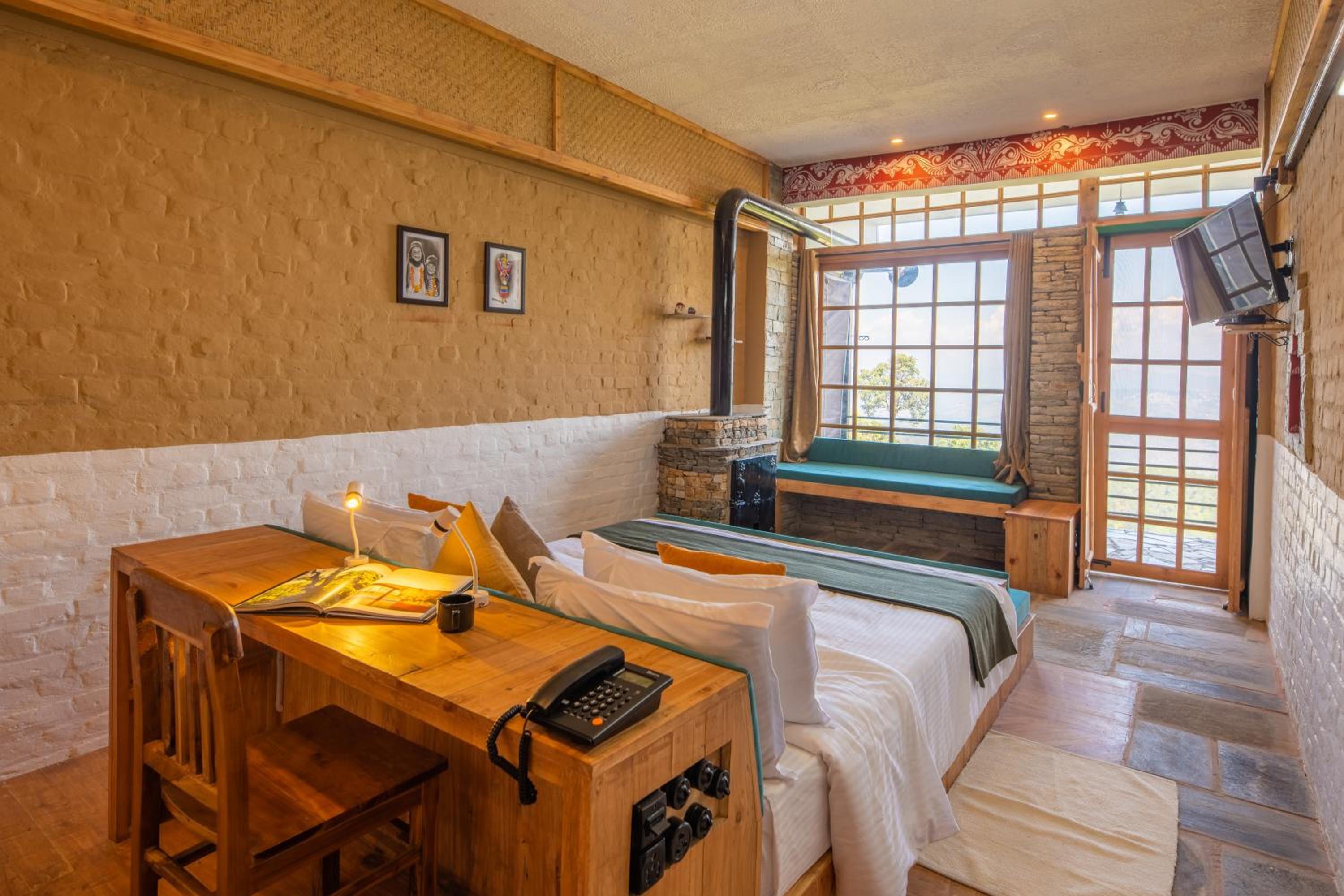 Deluxe Room (2 Adults + 1 Child) - Photo 1