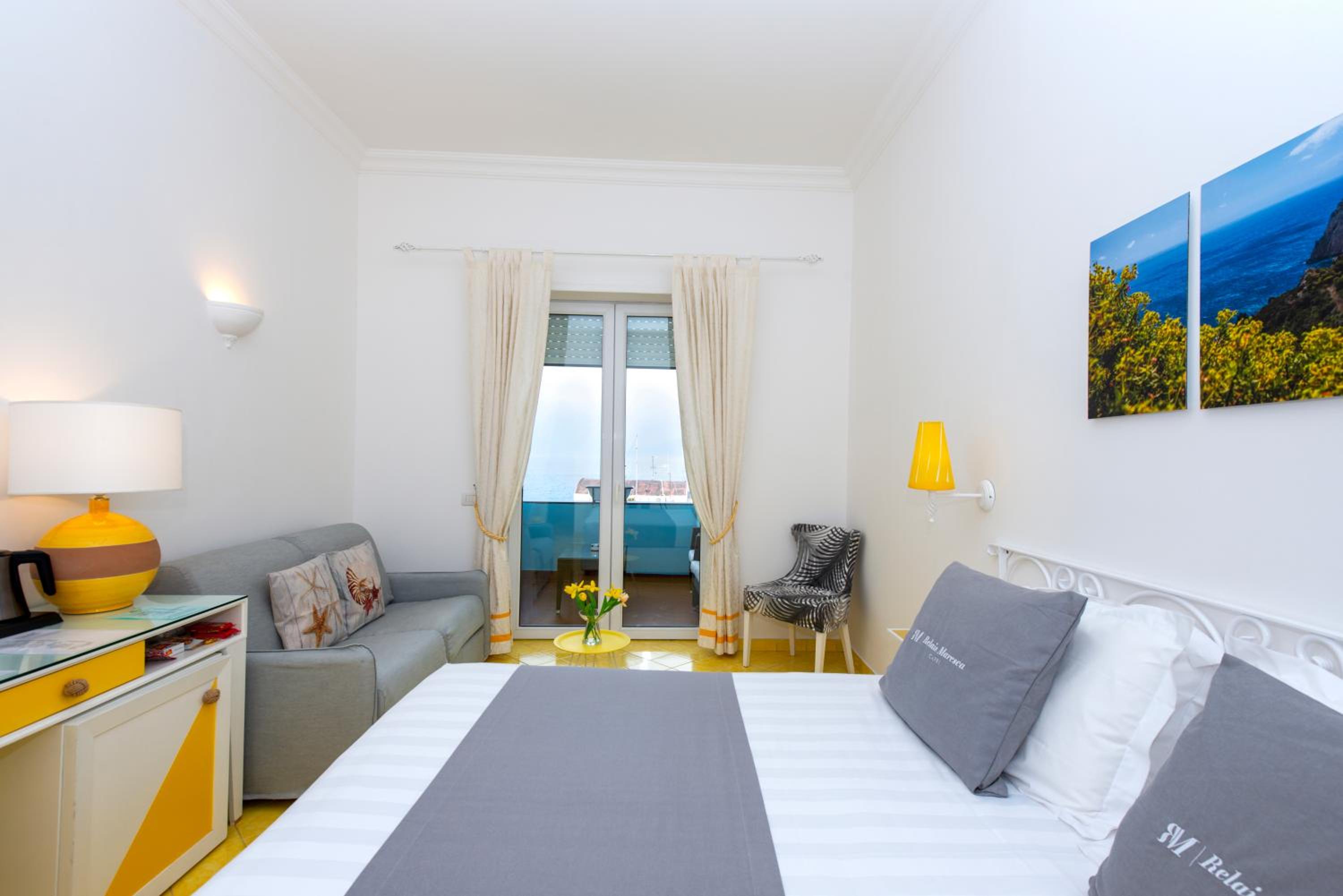 Family Room with Sea View and Balcony - Photo 4