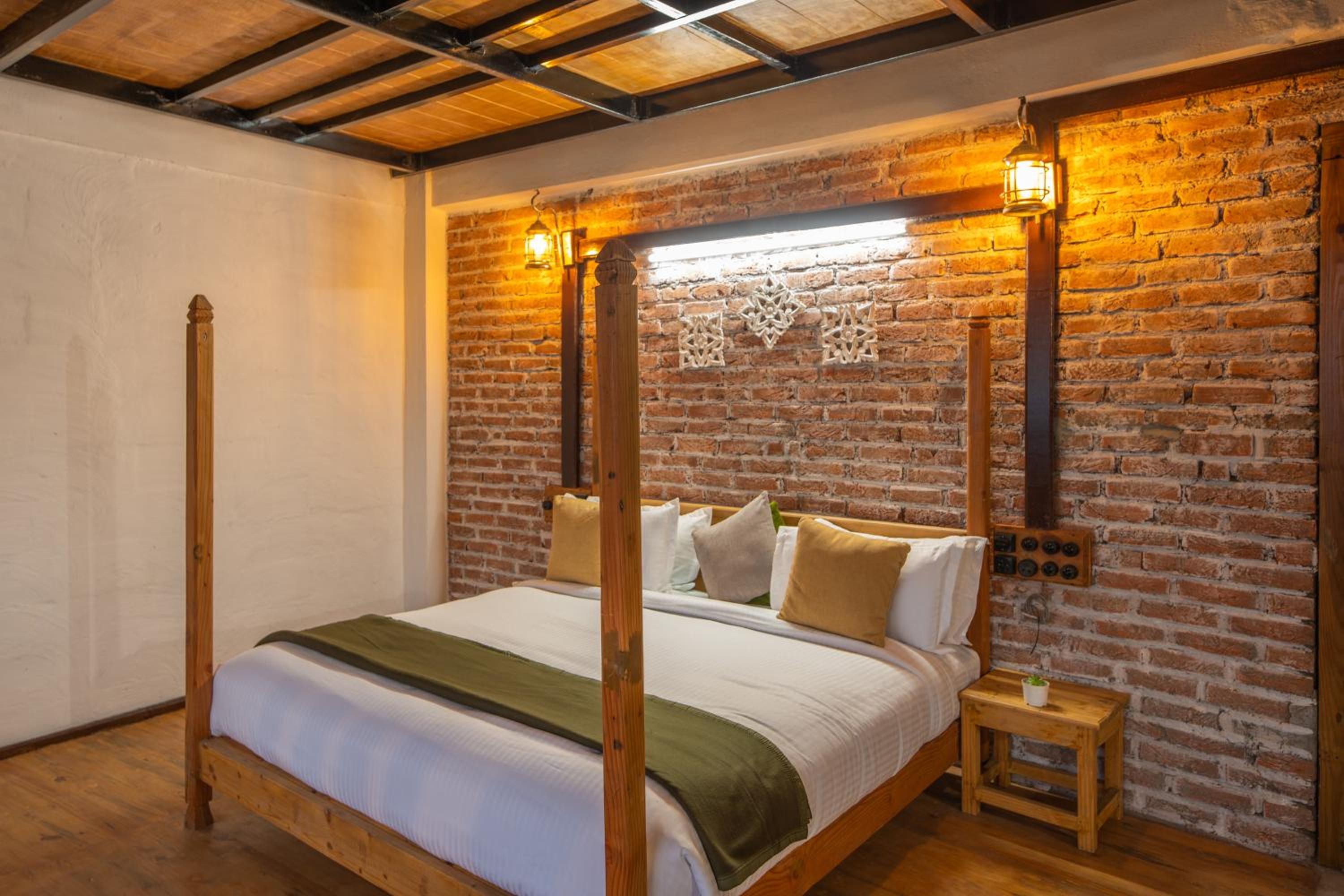 King Suite with Balcony photo 3