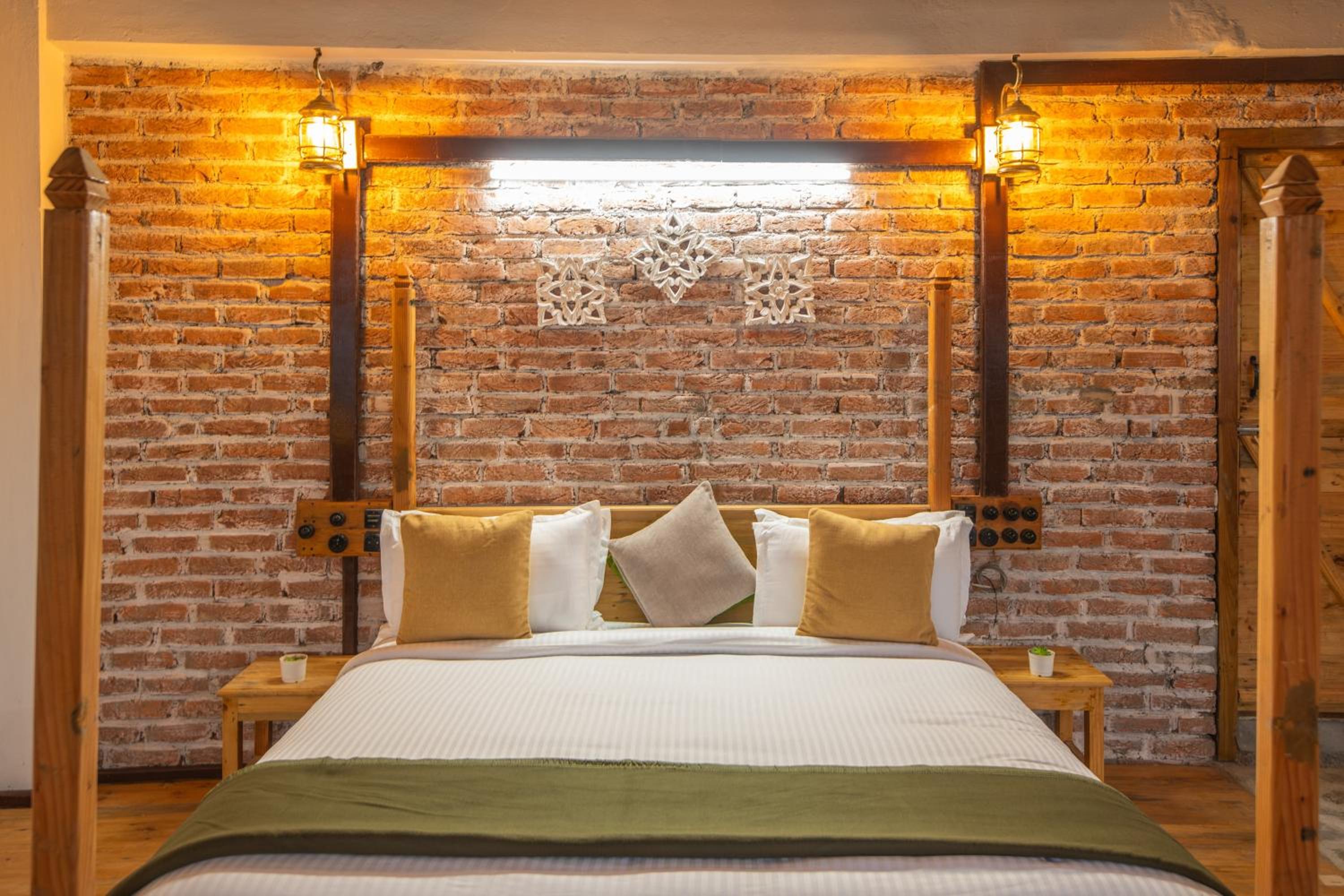King Suite with Balcony photo 2