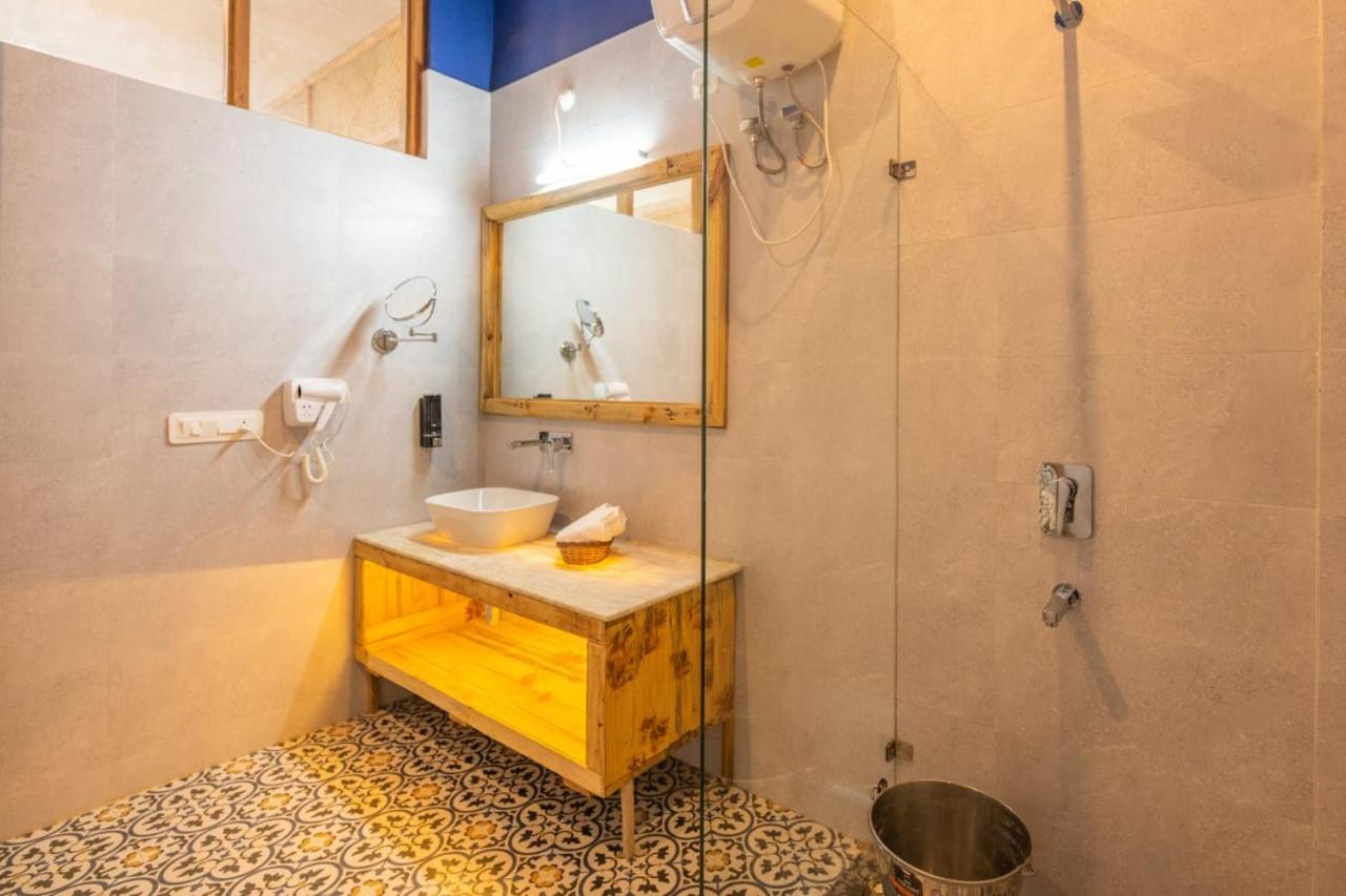 Deluxe Room (2 Adults + 1 Child) - Photo 7