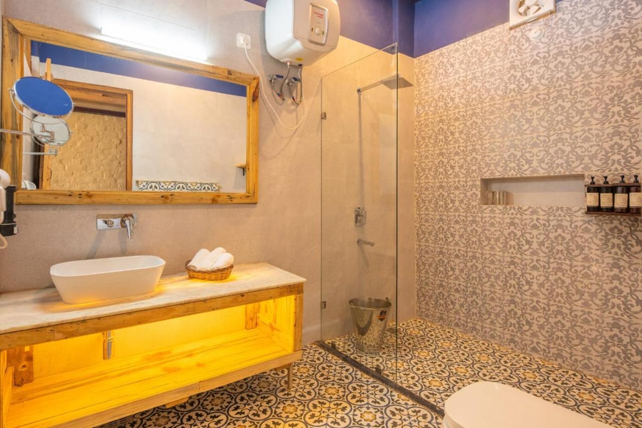 Deluxe Room (2 Adults + 1 Child) - Photo 6