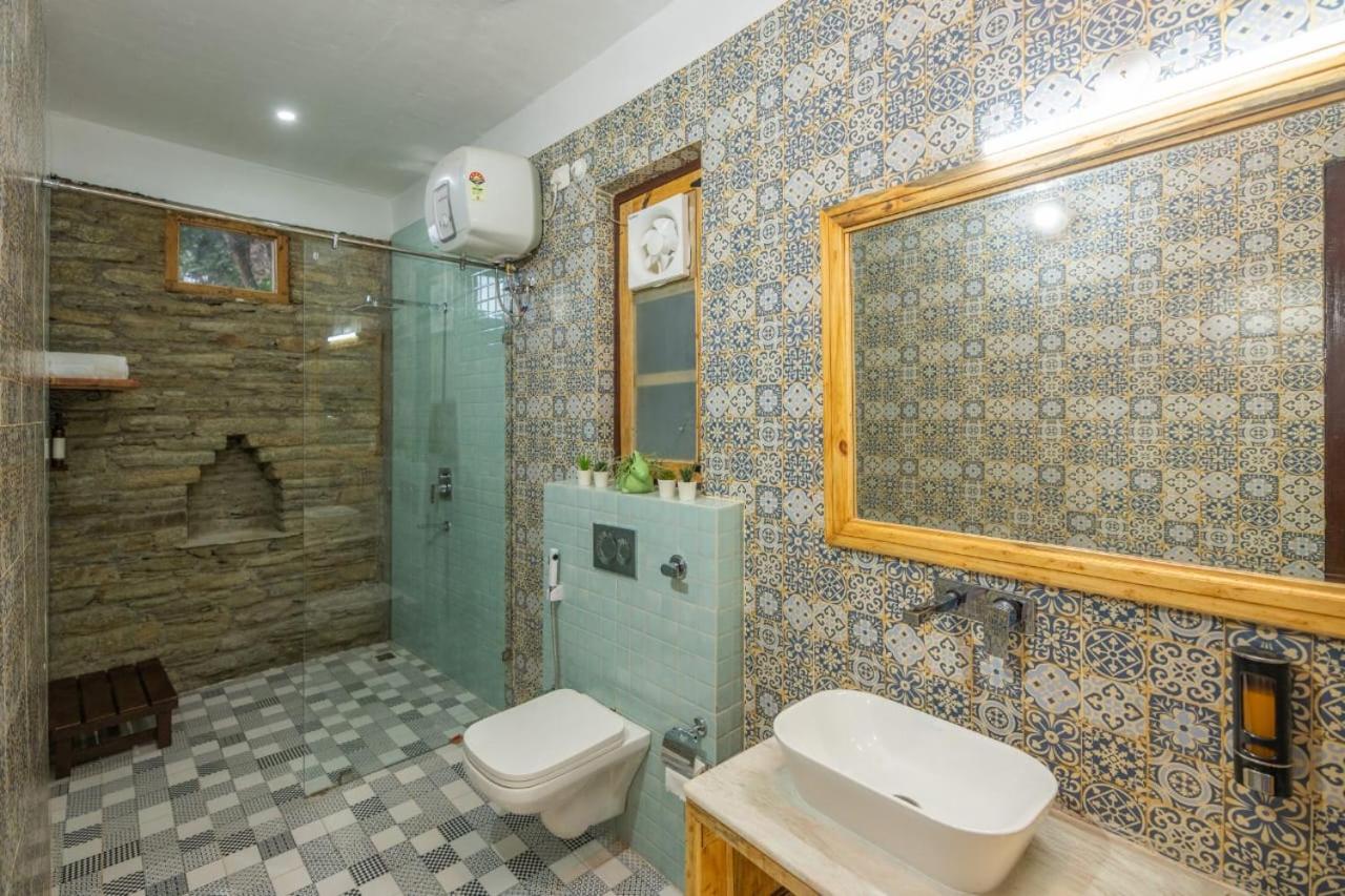 King Suite with Balcony photo 2