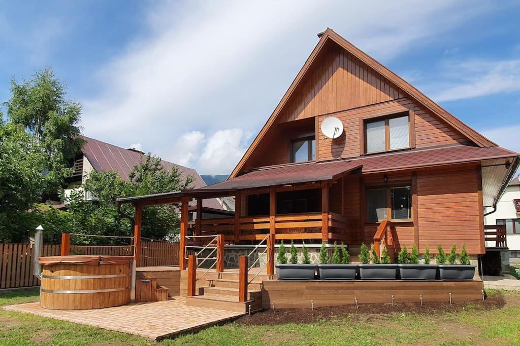 Five-Bedroom House - Photo 2