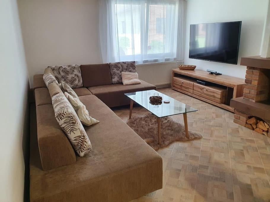 Five-Bedroom House - Photo 1