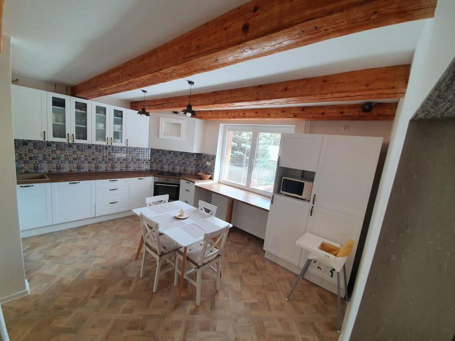 Five-Bedroom House - Photo 3