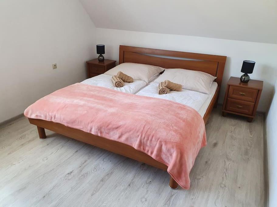 Five-Bedroom House - Photo 28