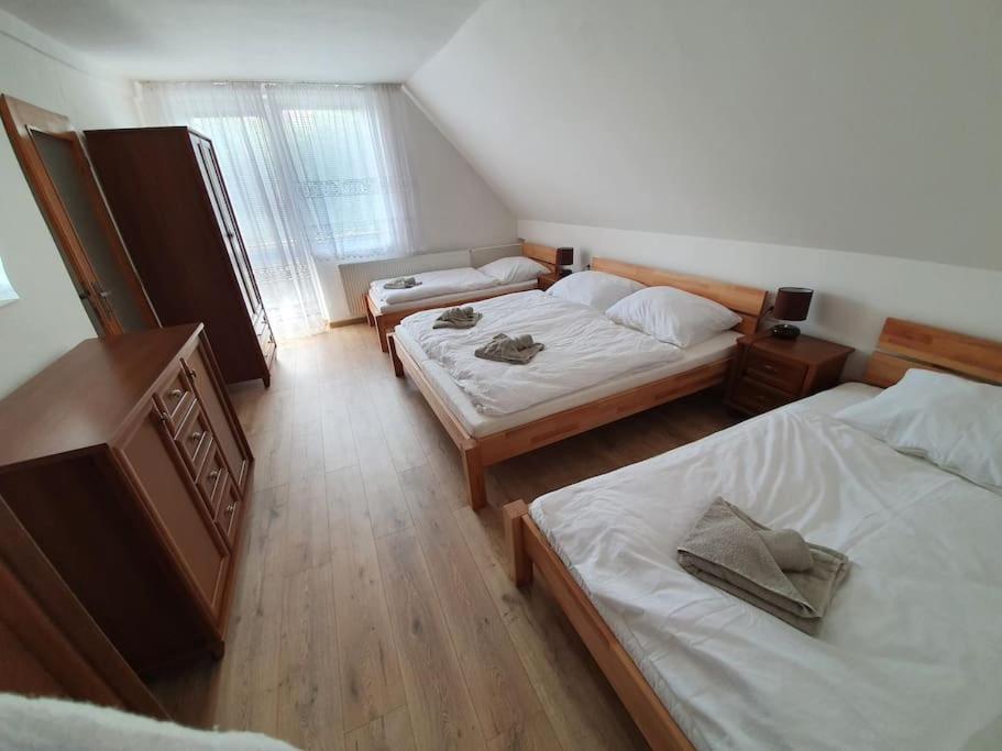 Five-Bedroom House - Photo 37