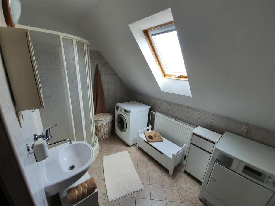 Five-Bedroom House - Photo 38