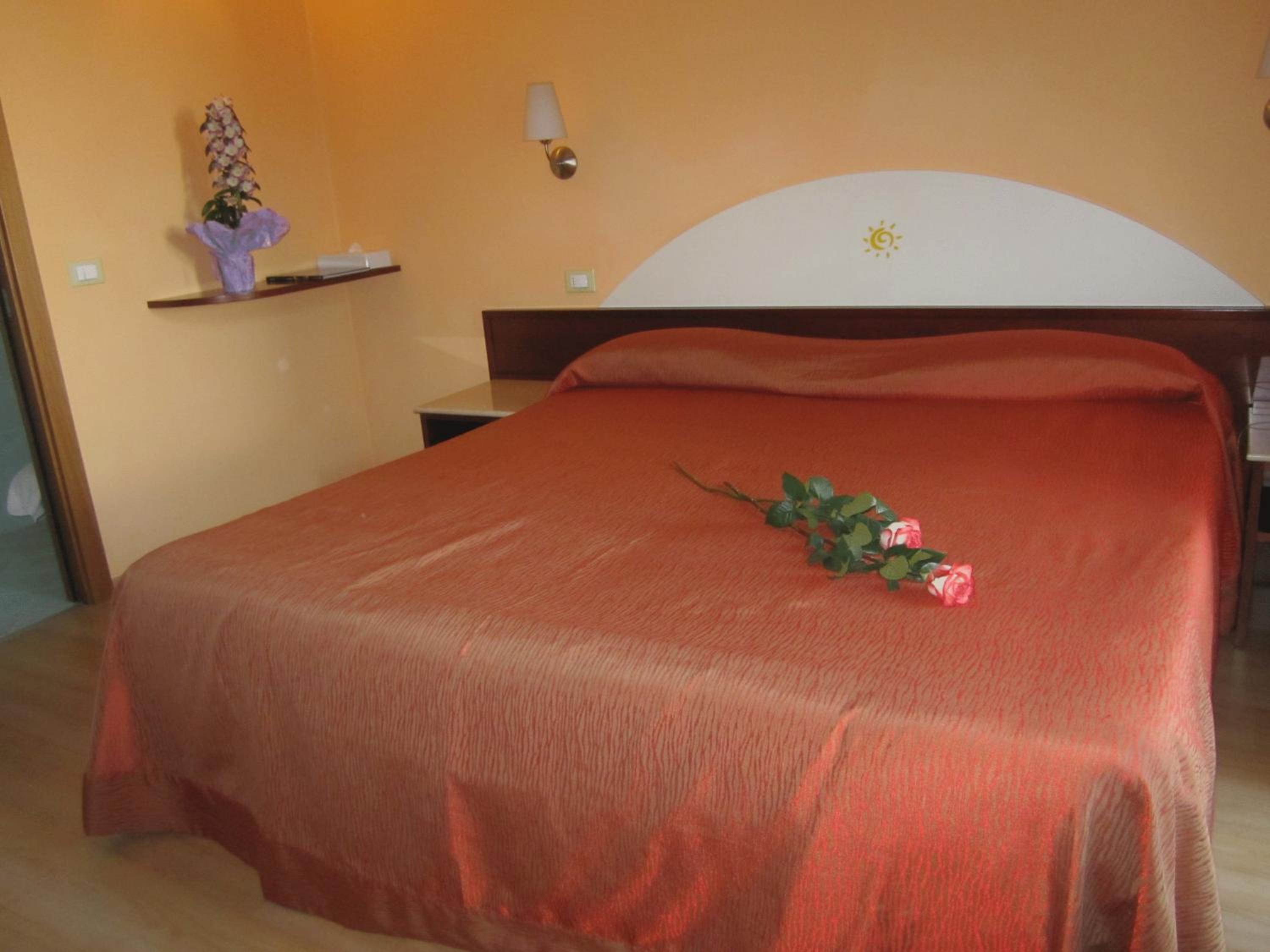 Zweibett- oder Doppelzimmer mit Balkon