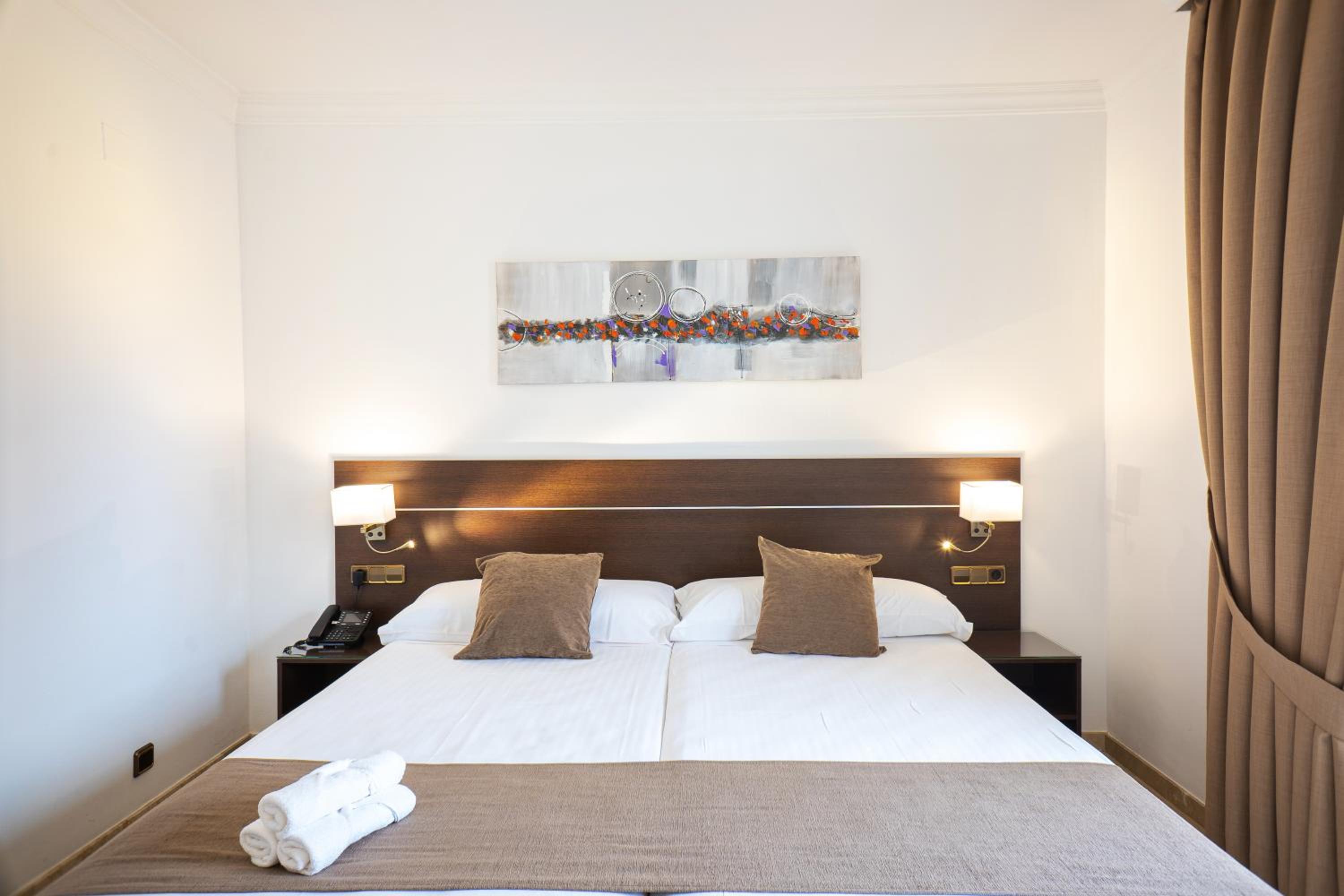 Twin Room with Terrace photo 2