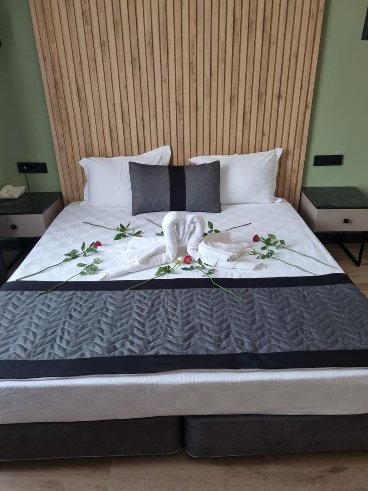 Standard Double Room - Photo 35