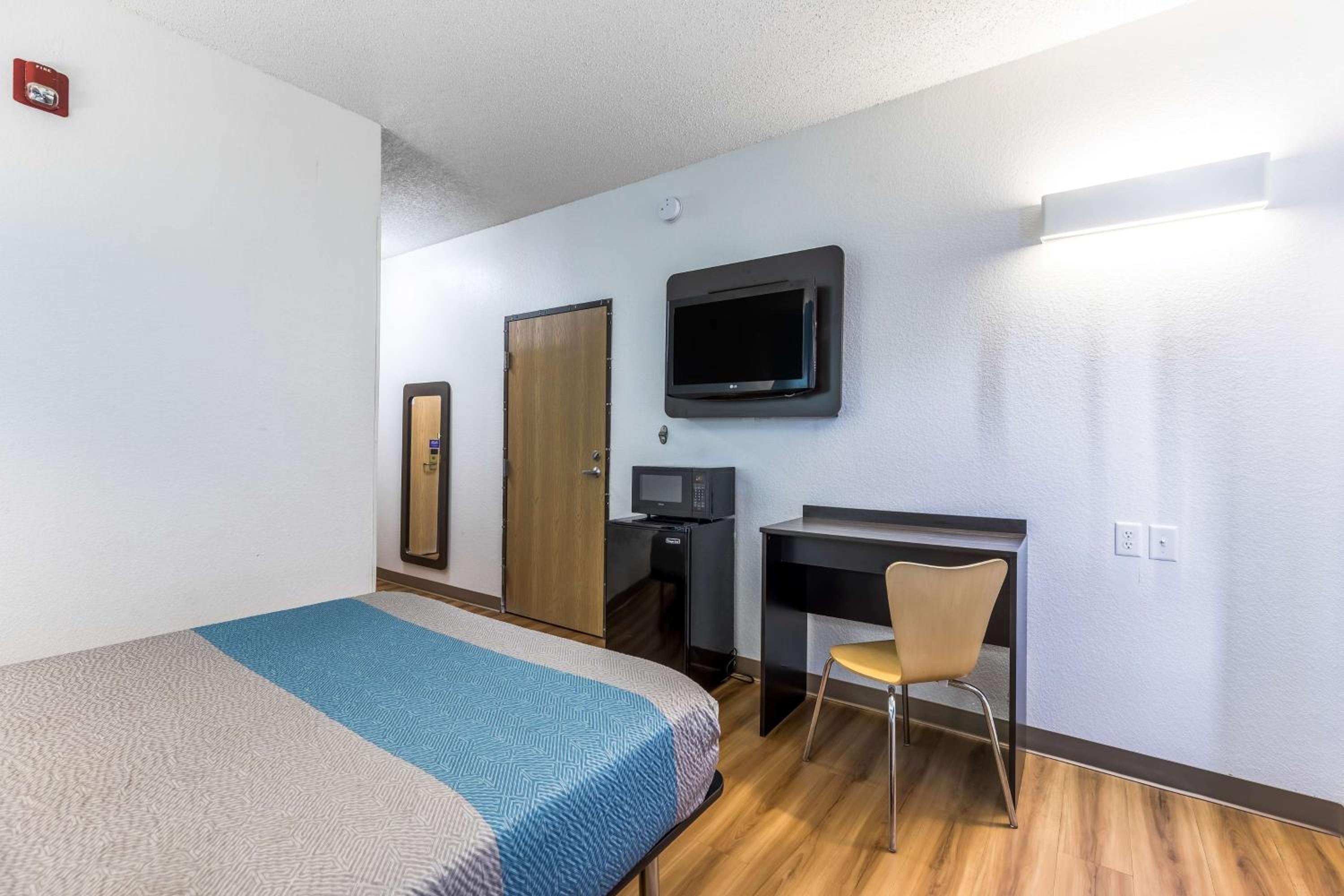 Motel 6-Indianapolis, IN - Southport