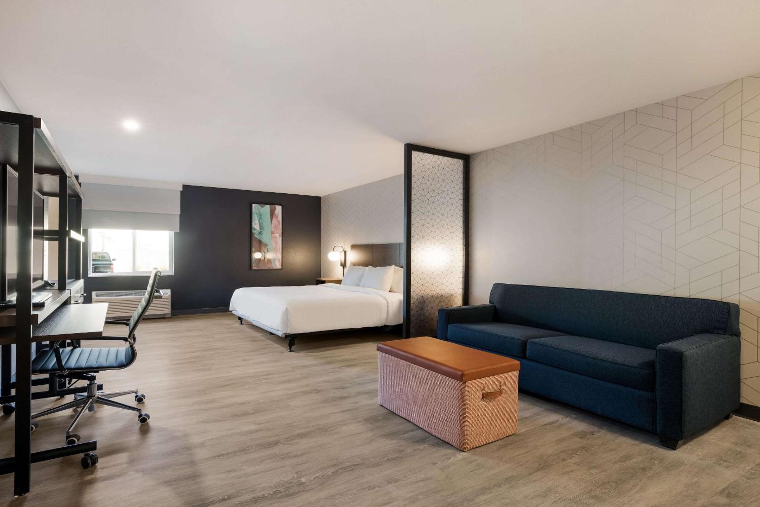 Standard King Room - Non Smoking - Photo 4