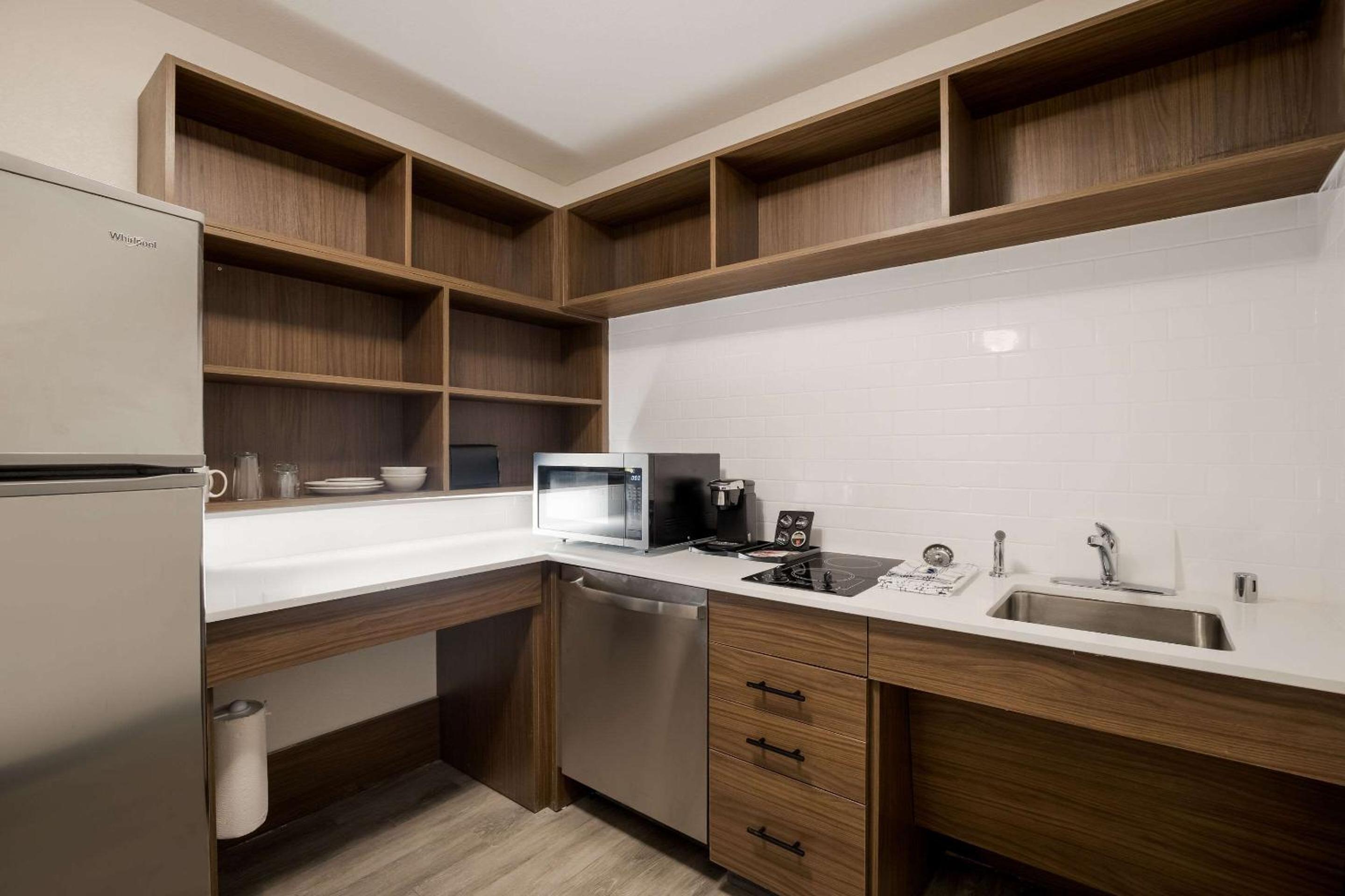 Standard King Room - Non Smoking - Photo 6