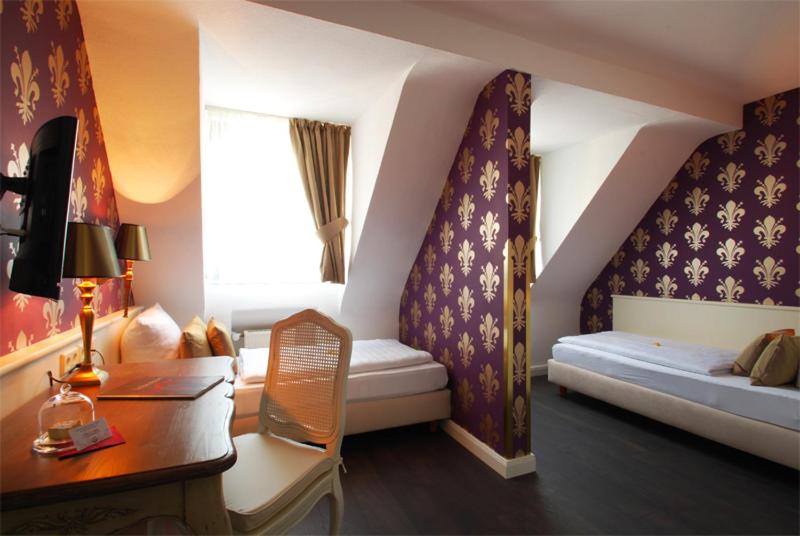 Double or Twin Room - Photo 11