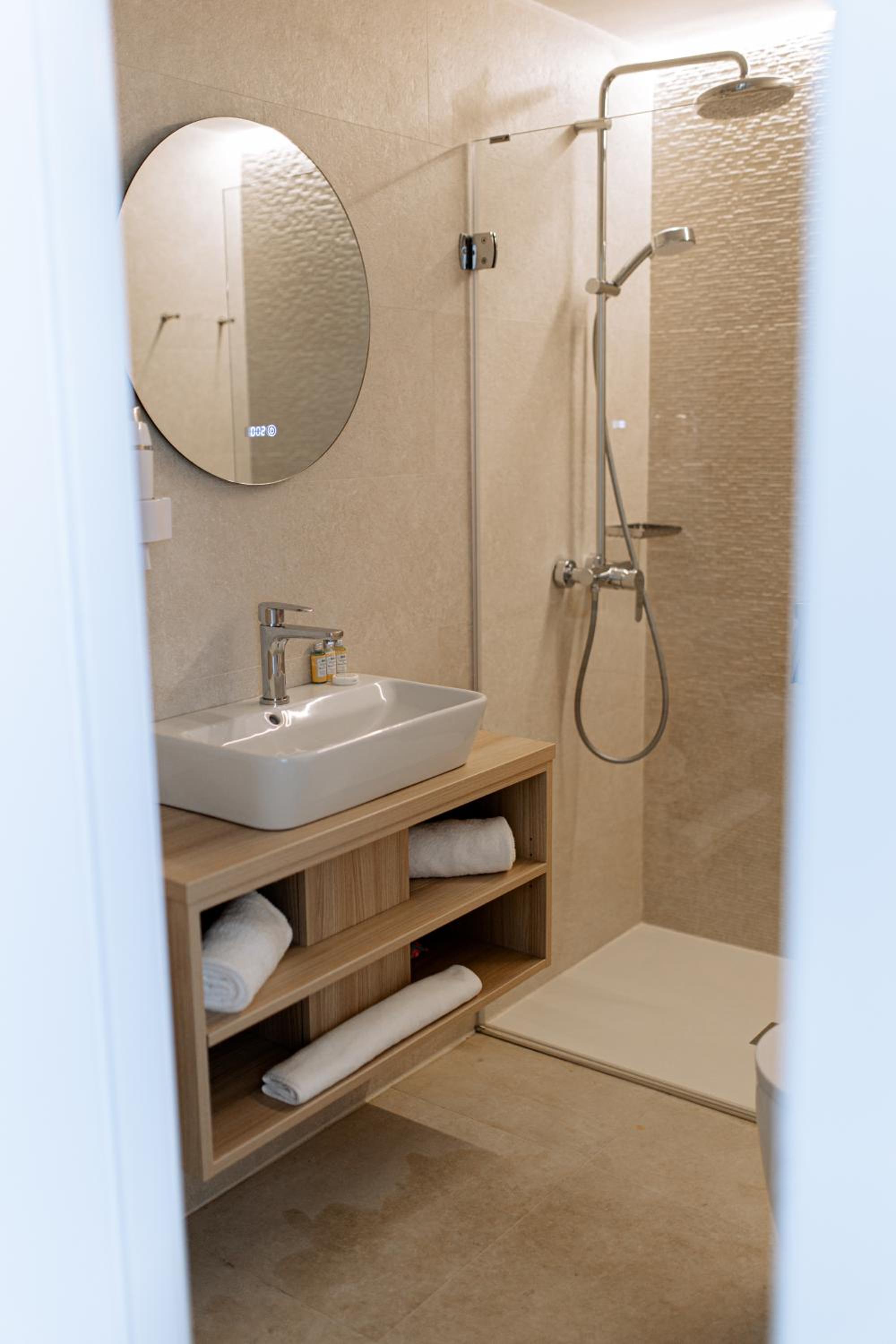 Standard Apartment thumbnail 5