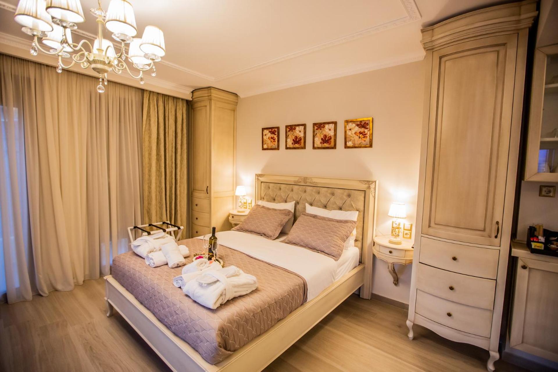 Deluxe Suite with Spa Bath photo 1