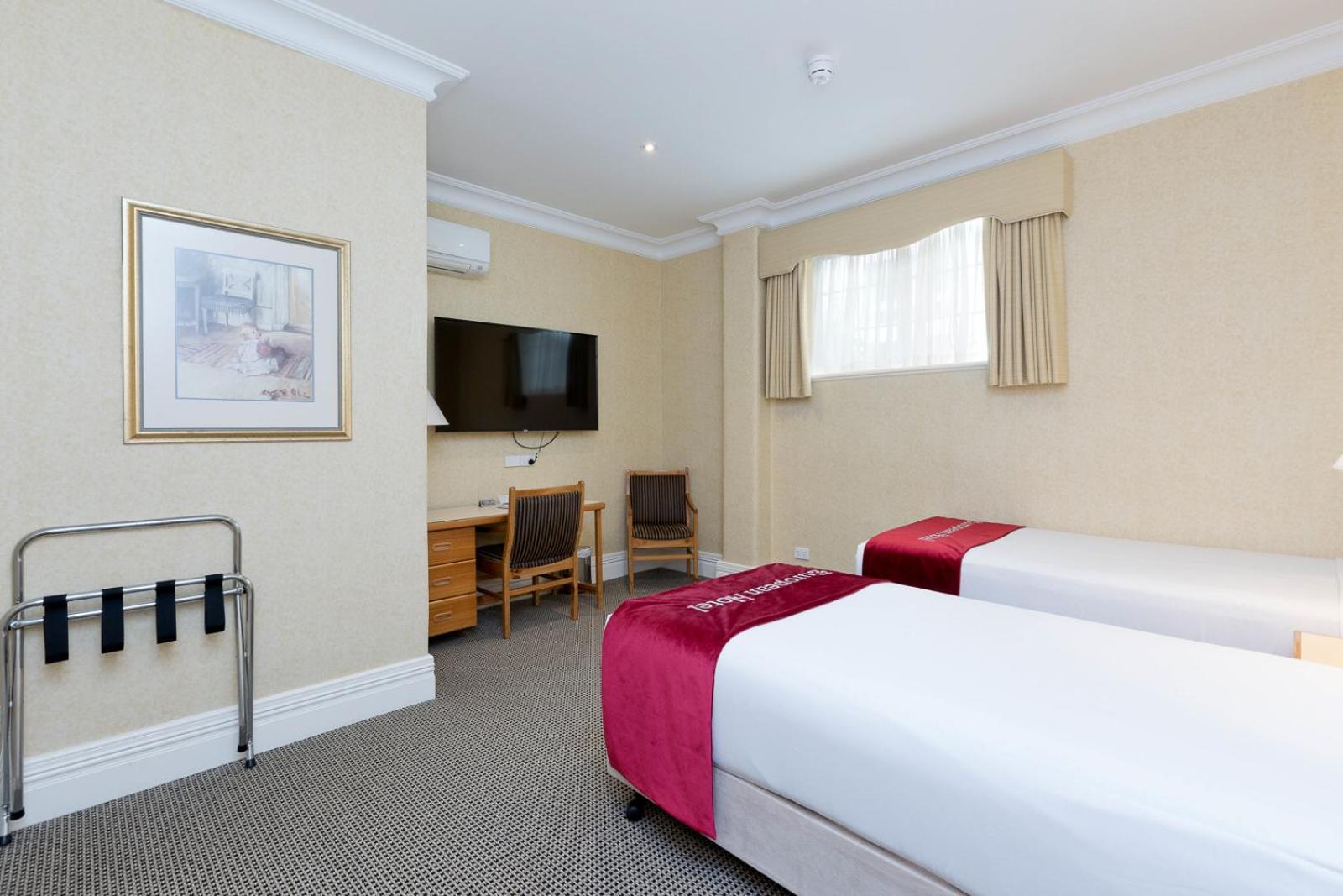 Standard Twin Room - Photo 3