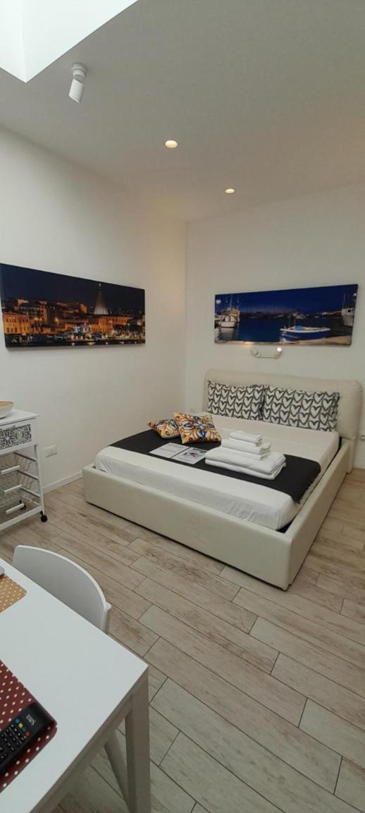 One-Bedroom Apartment - Photo 2