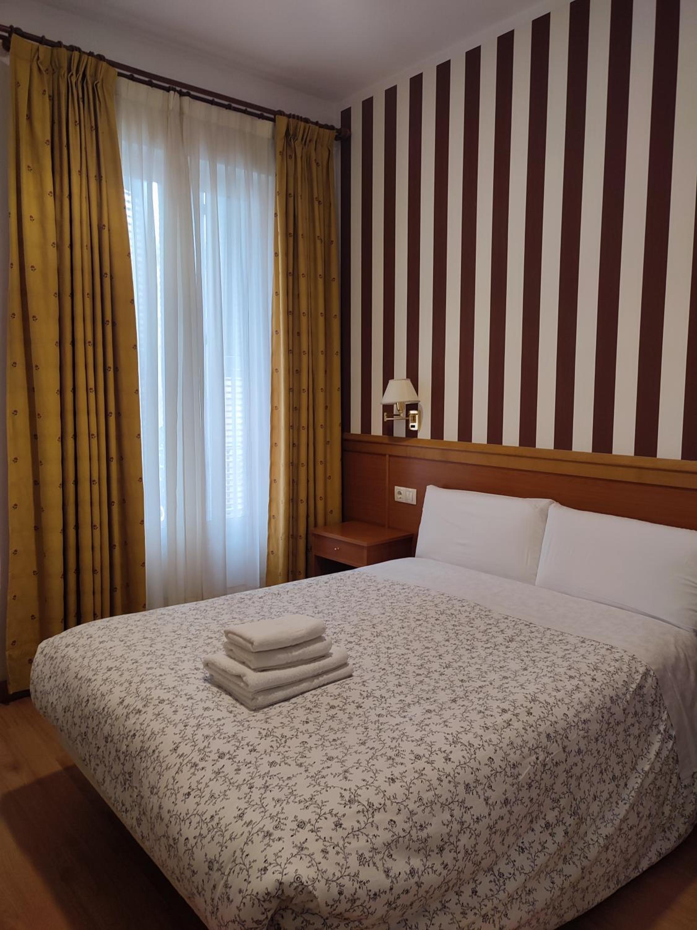 Double Room - Photo 13
