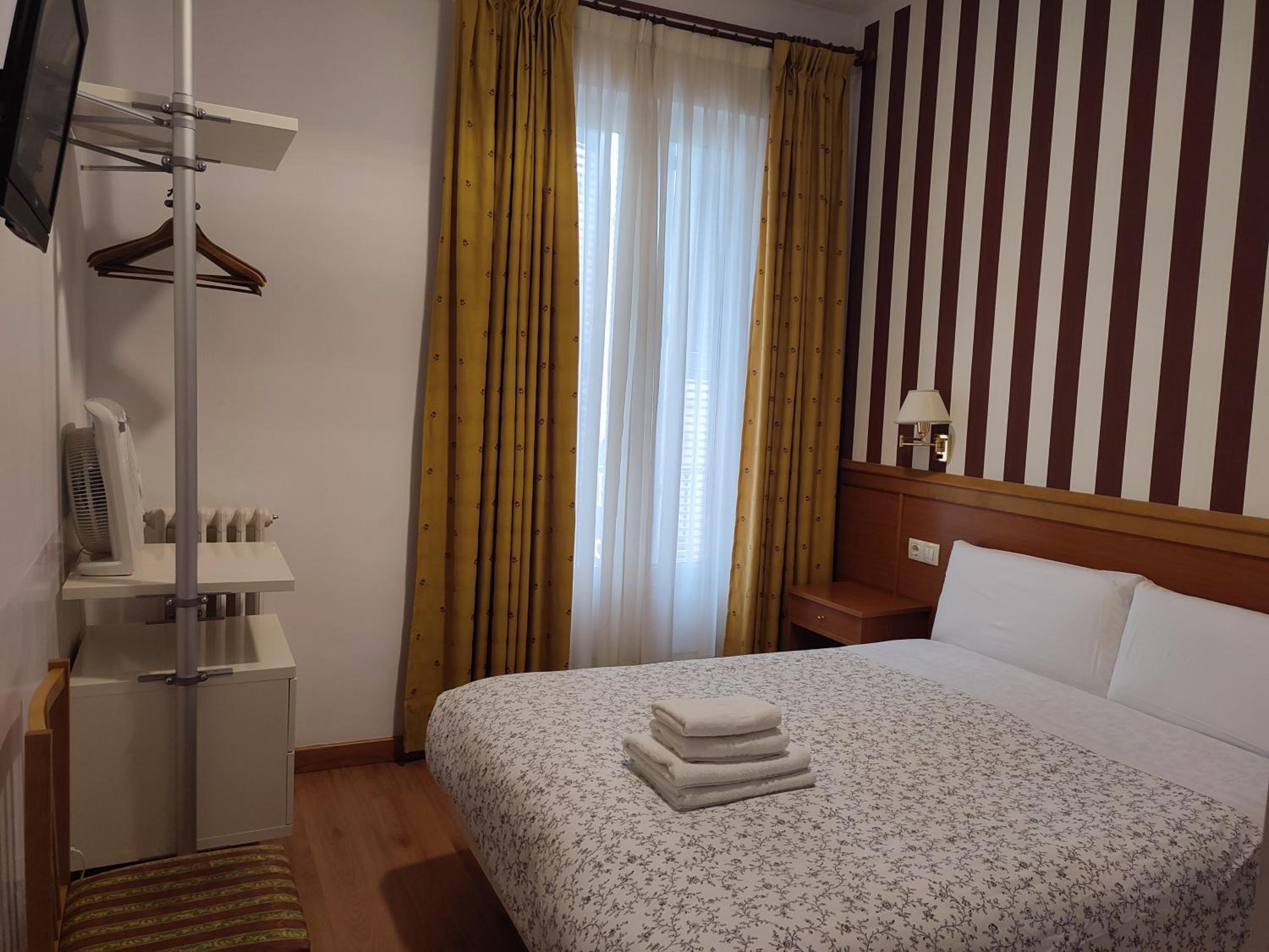 Double Room - Photo 15