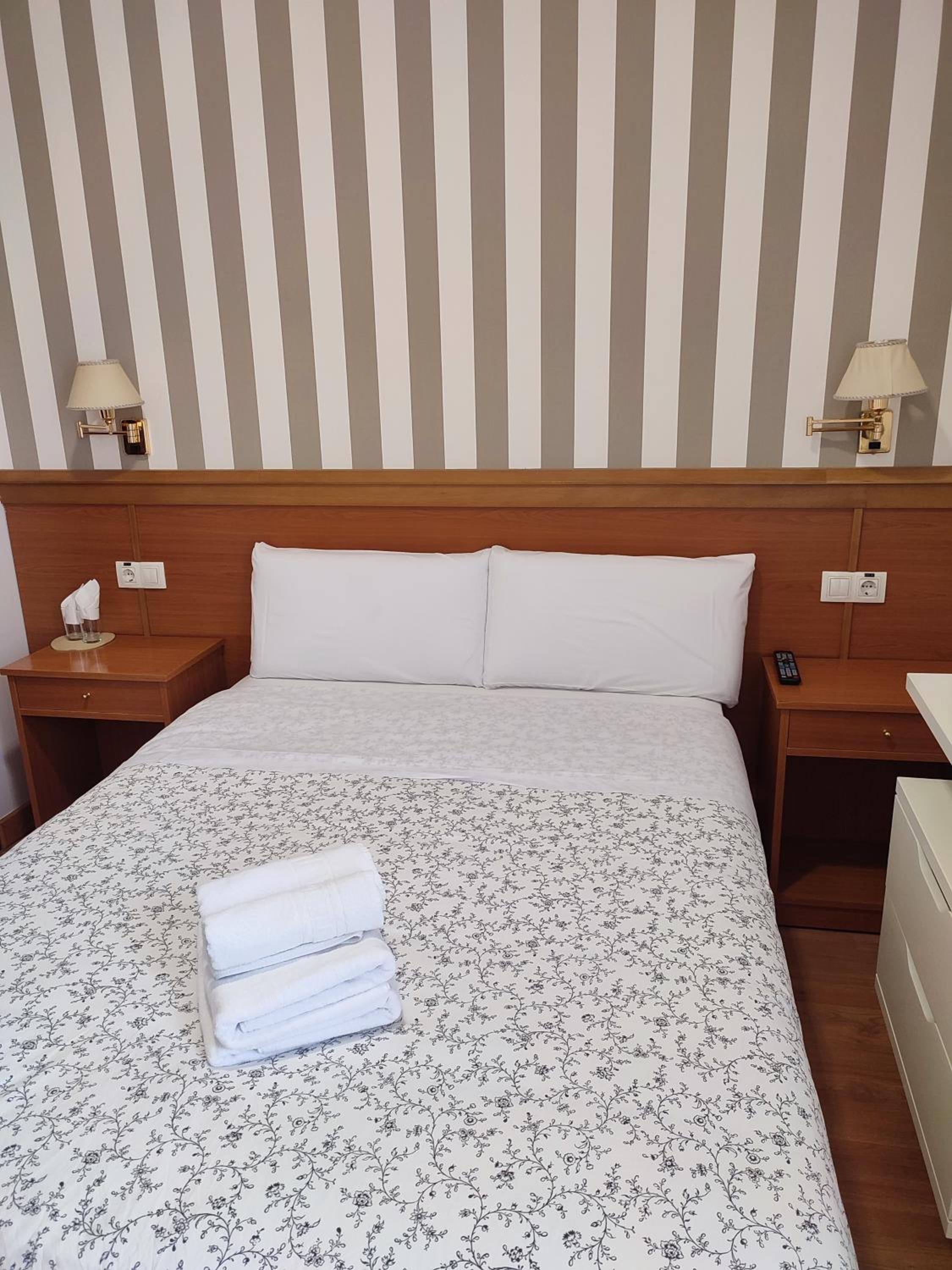 Double Room - Photo 6