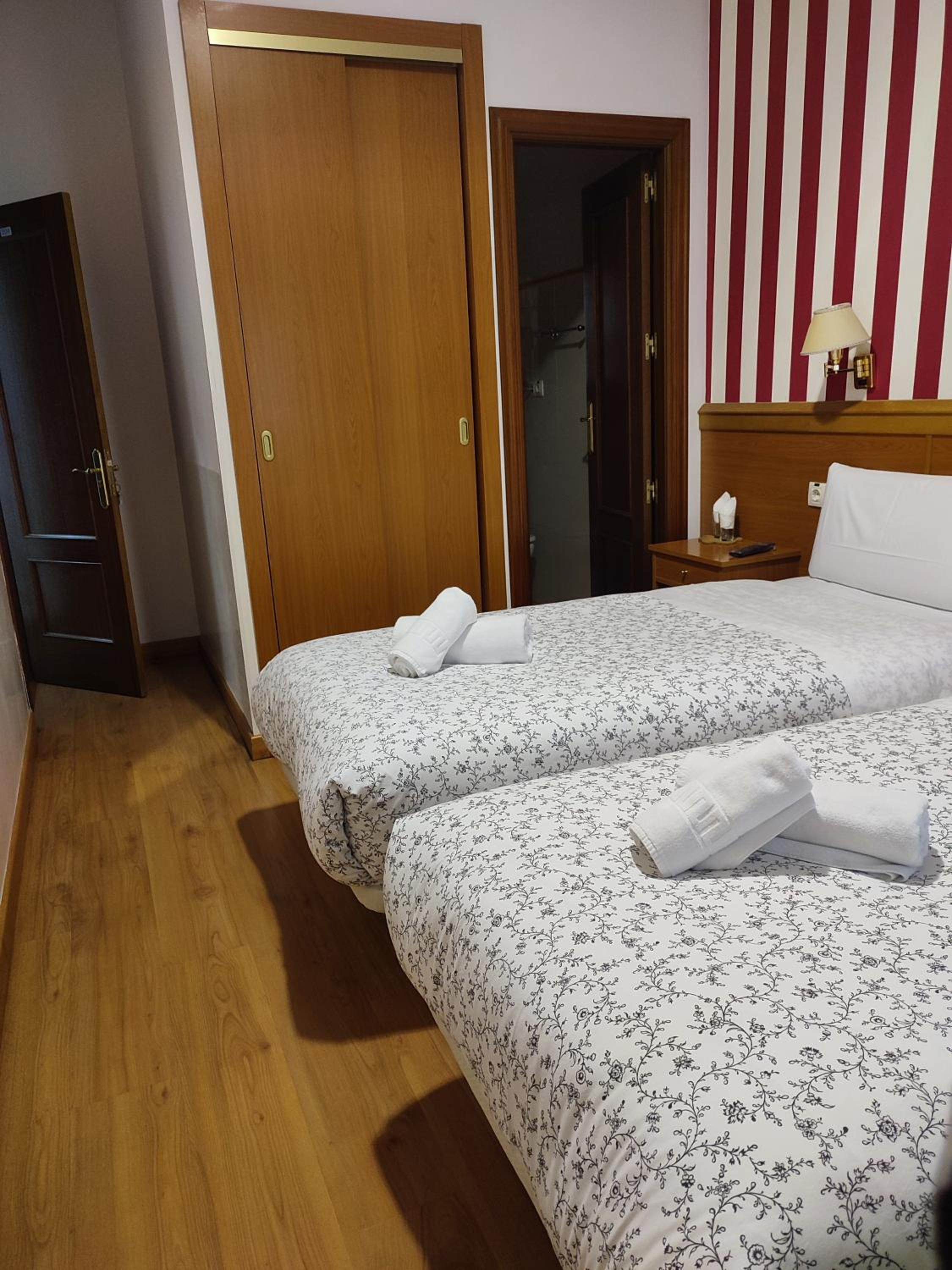 Twin Room - Photo 1