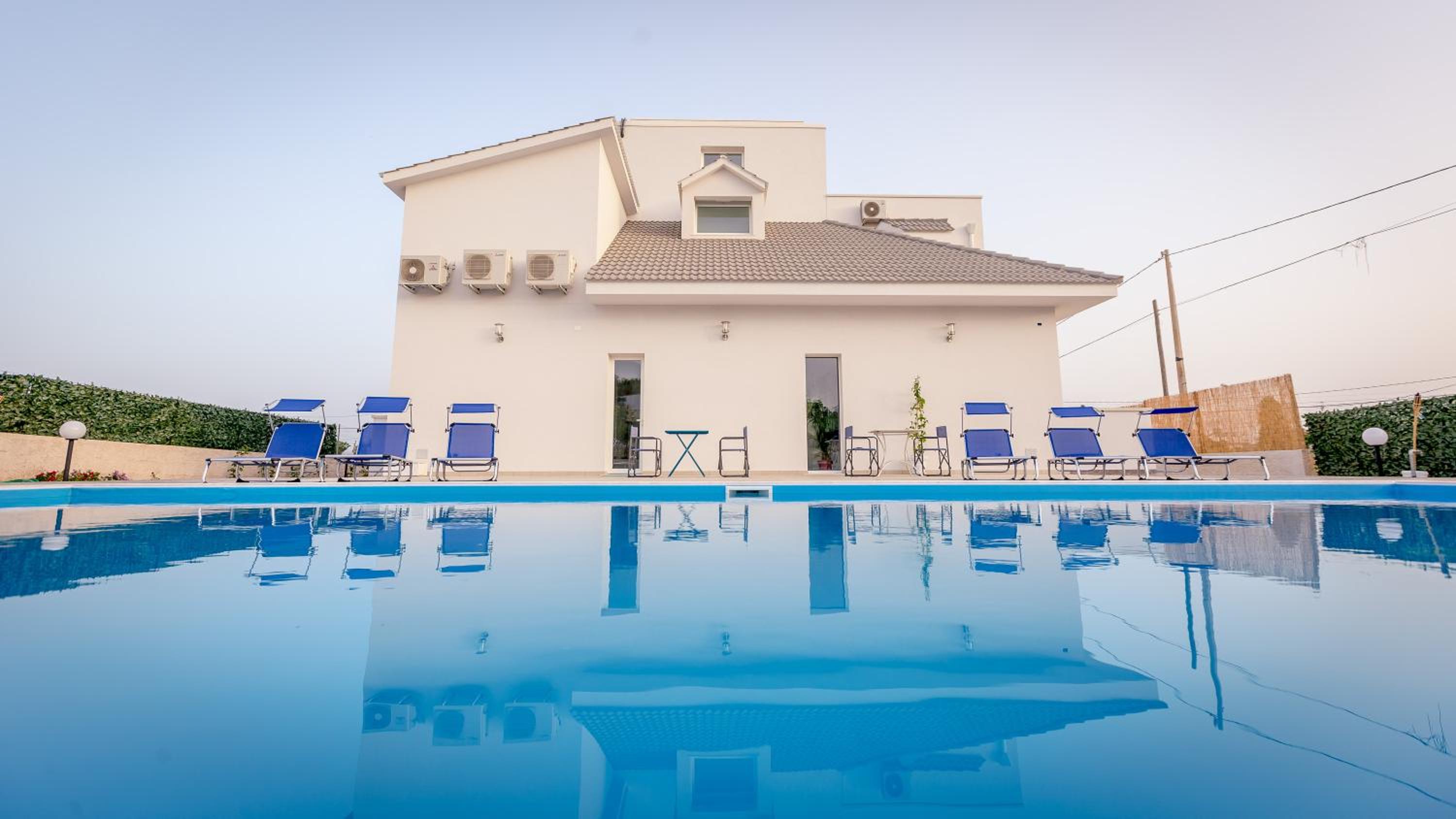 King Room with Pool View - Photo 8