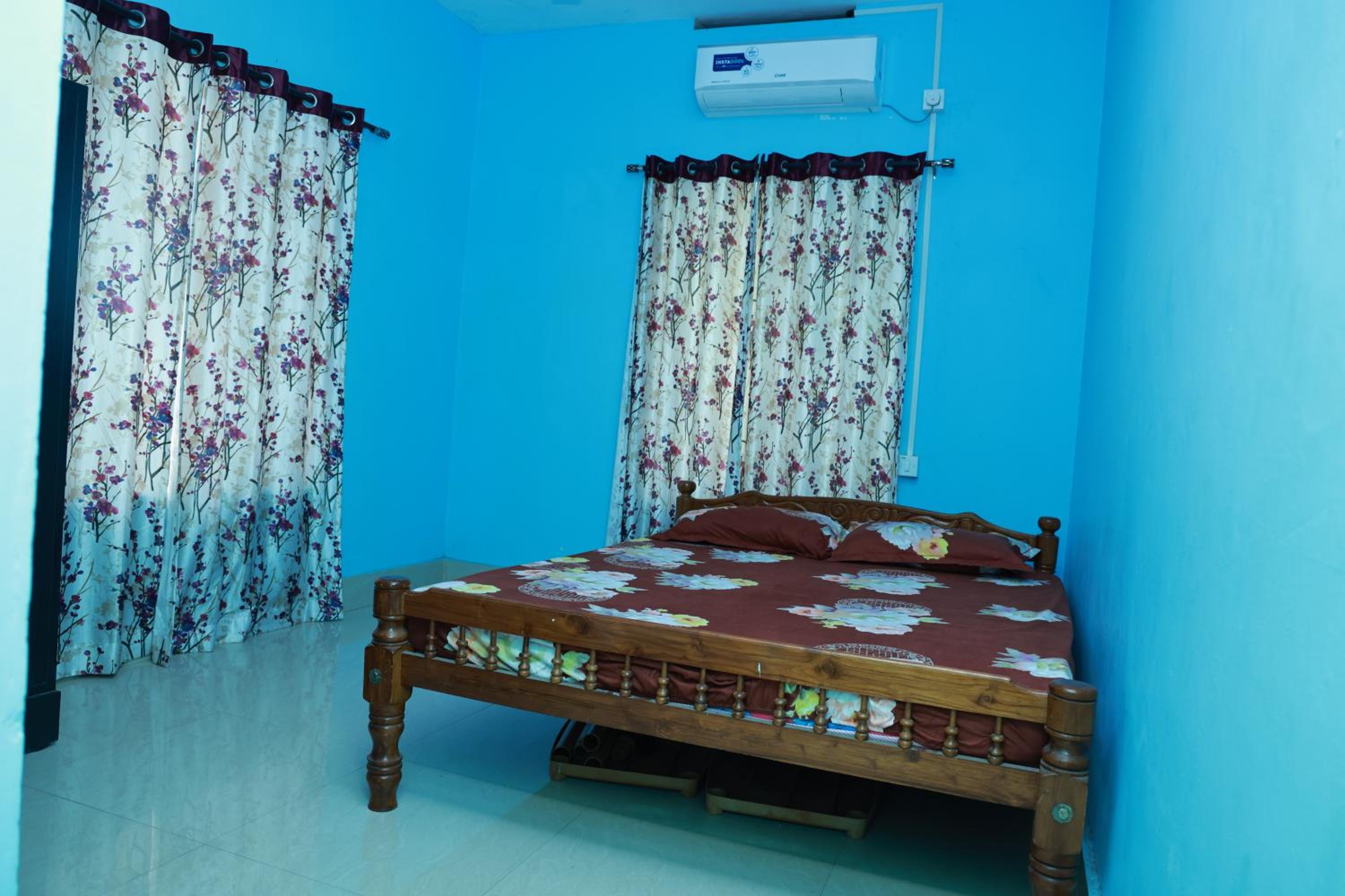Three-Bedroom Villa - Photo 5