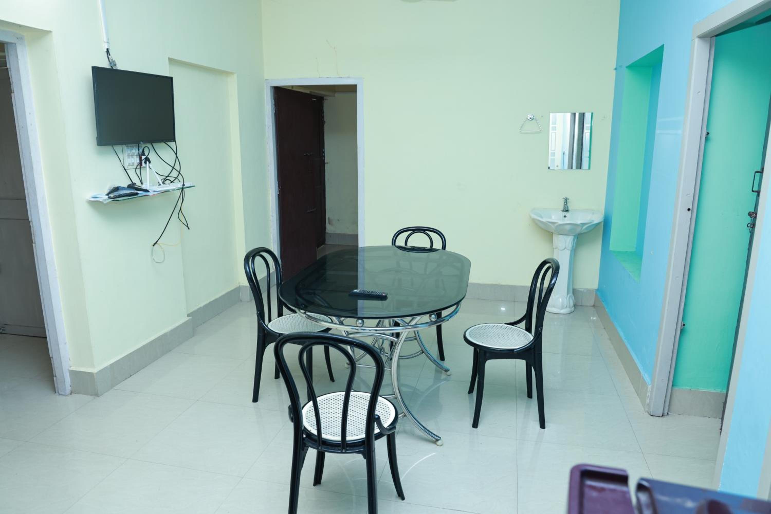 Three-Bedroom Villa - Photo 10