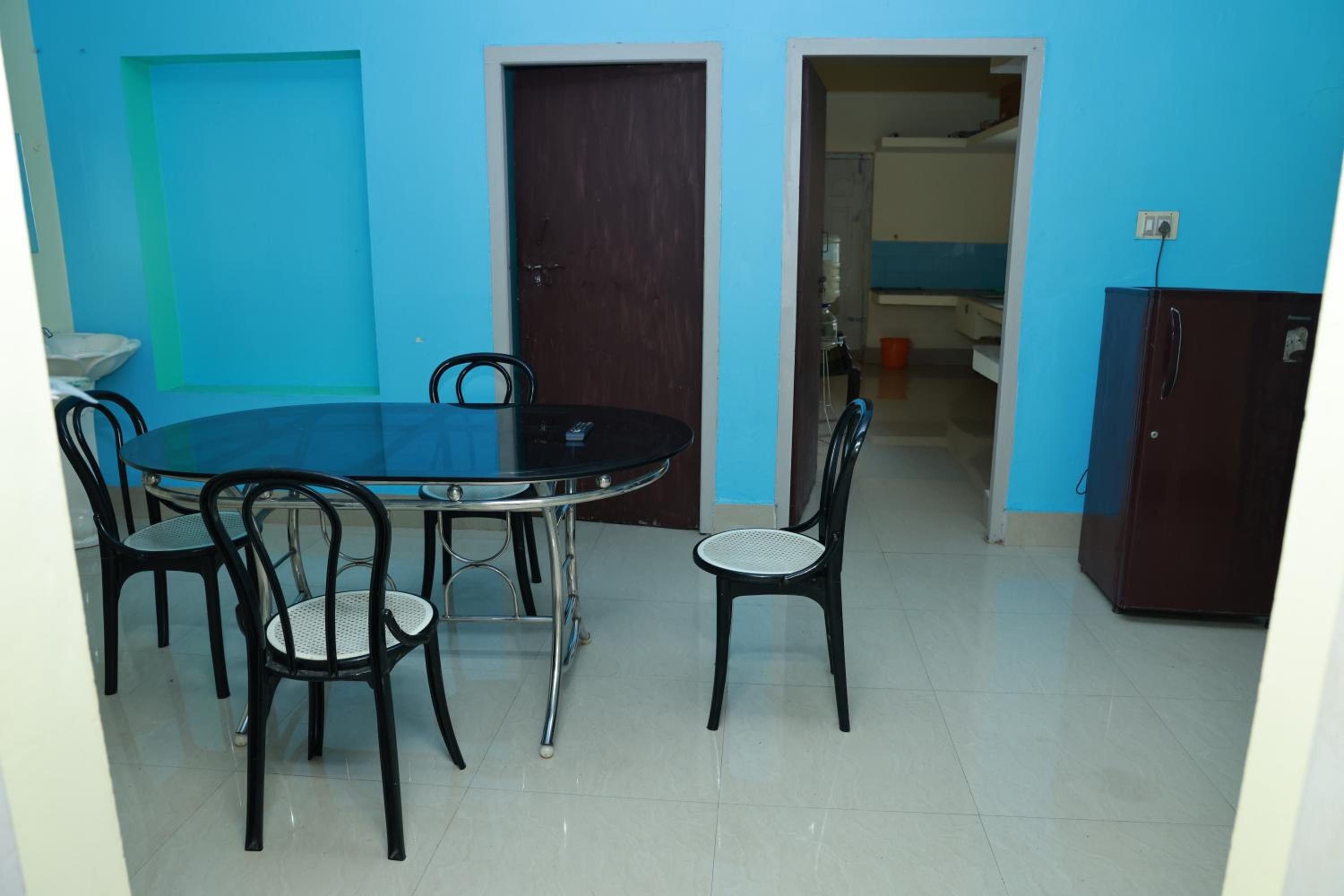 Three-Bedroom Villa - Photo 7