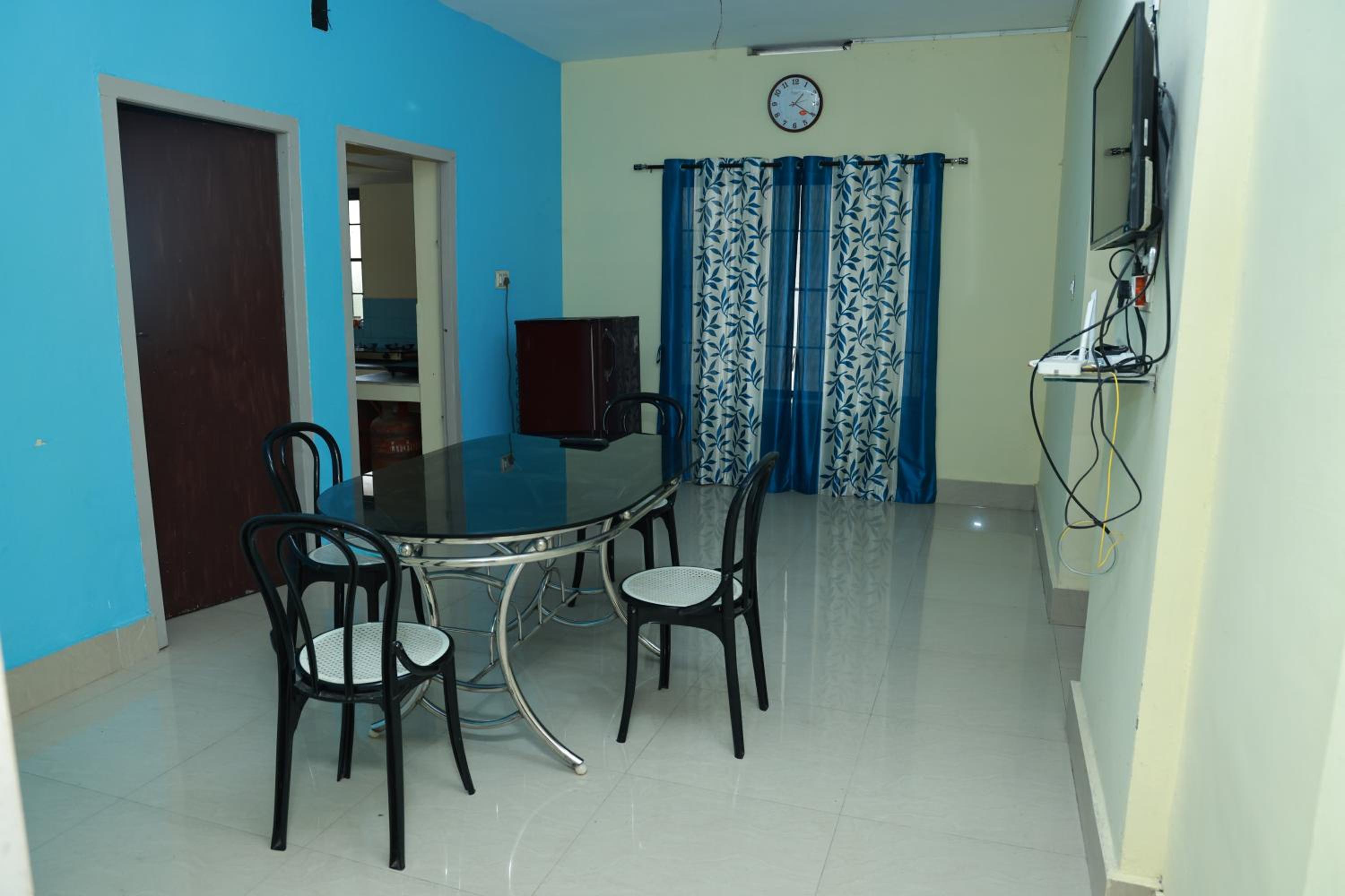 Three-Bedroom Villa - Photo 12
